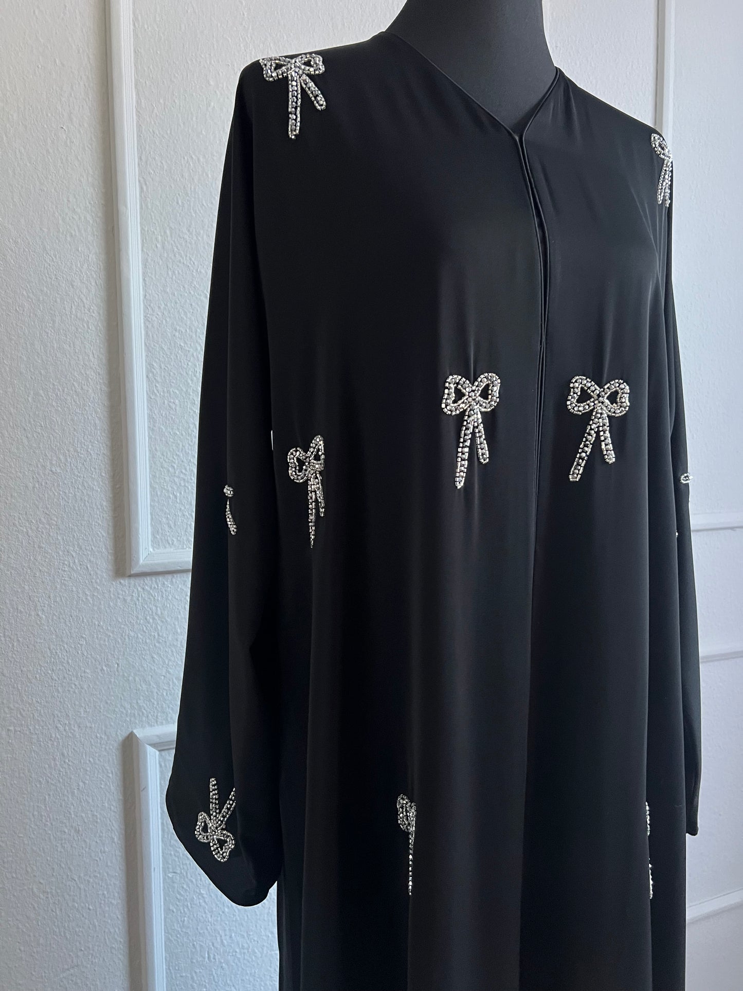 Big bow abaya close up