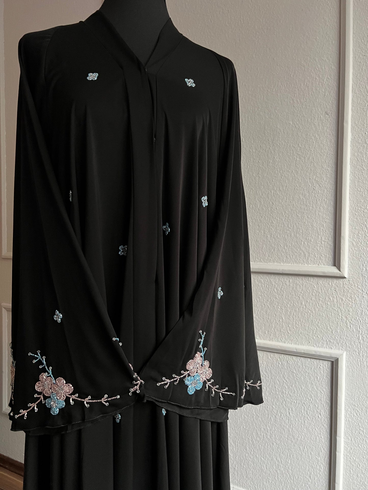 Abaya flower power detail mit blumenmuster