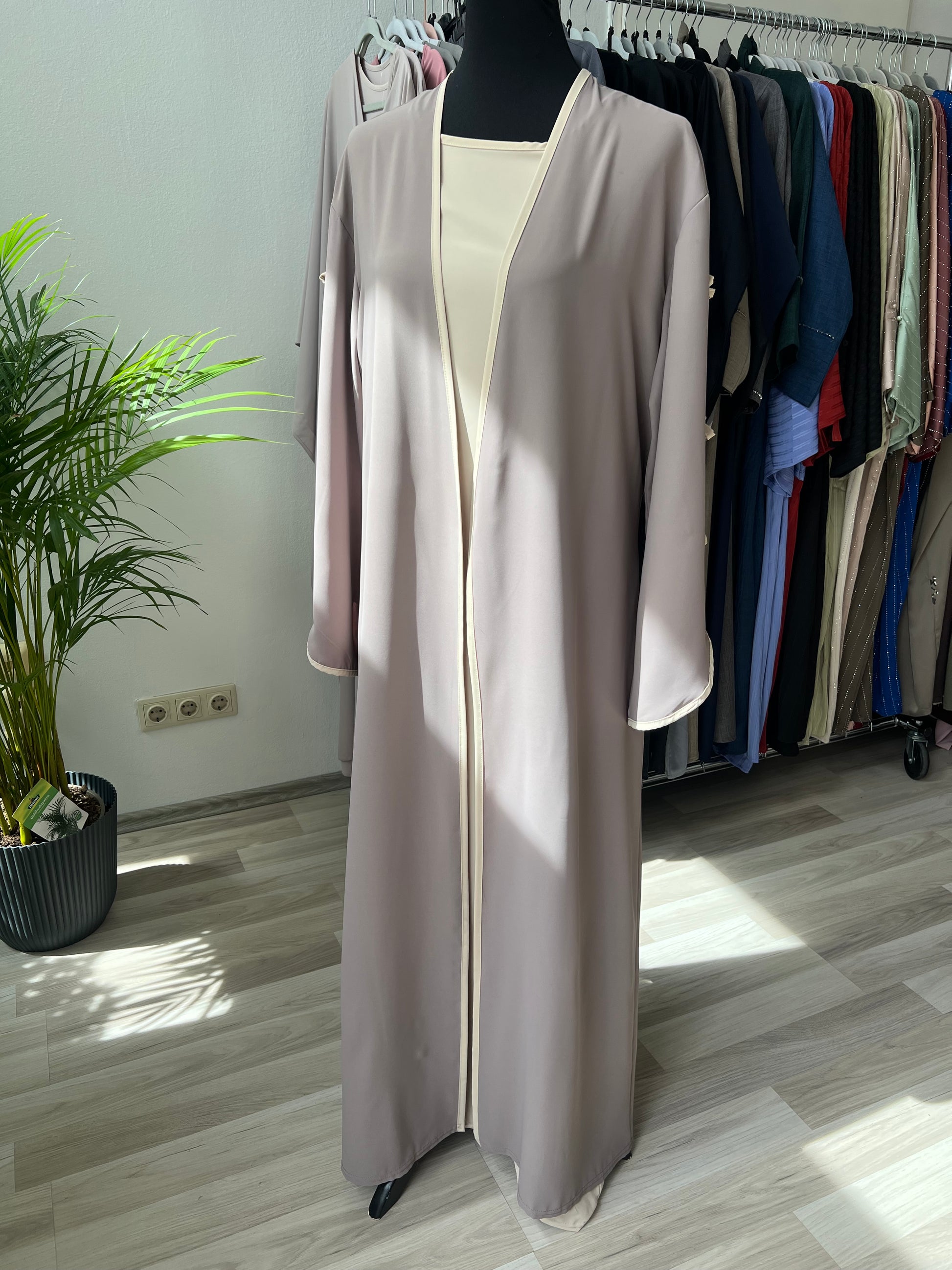 Abaya mit schleifen in taupe, kimono mit passendem unterkleid