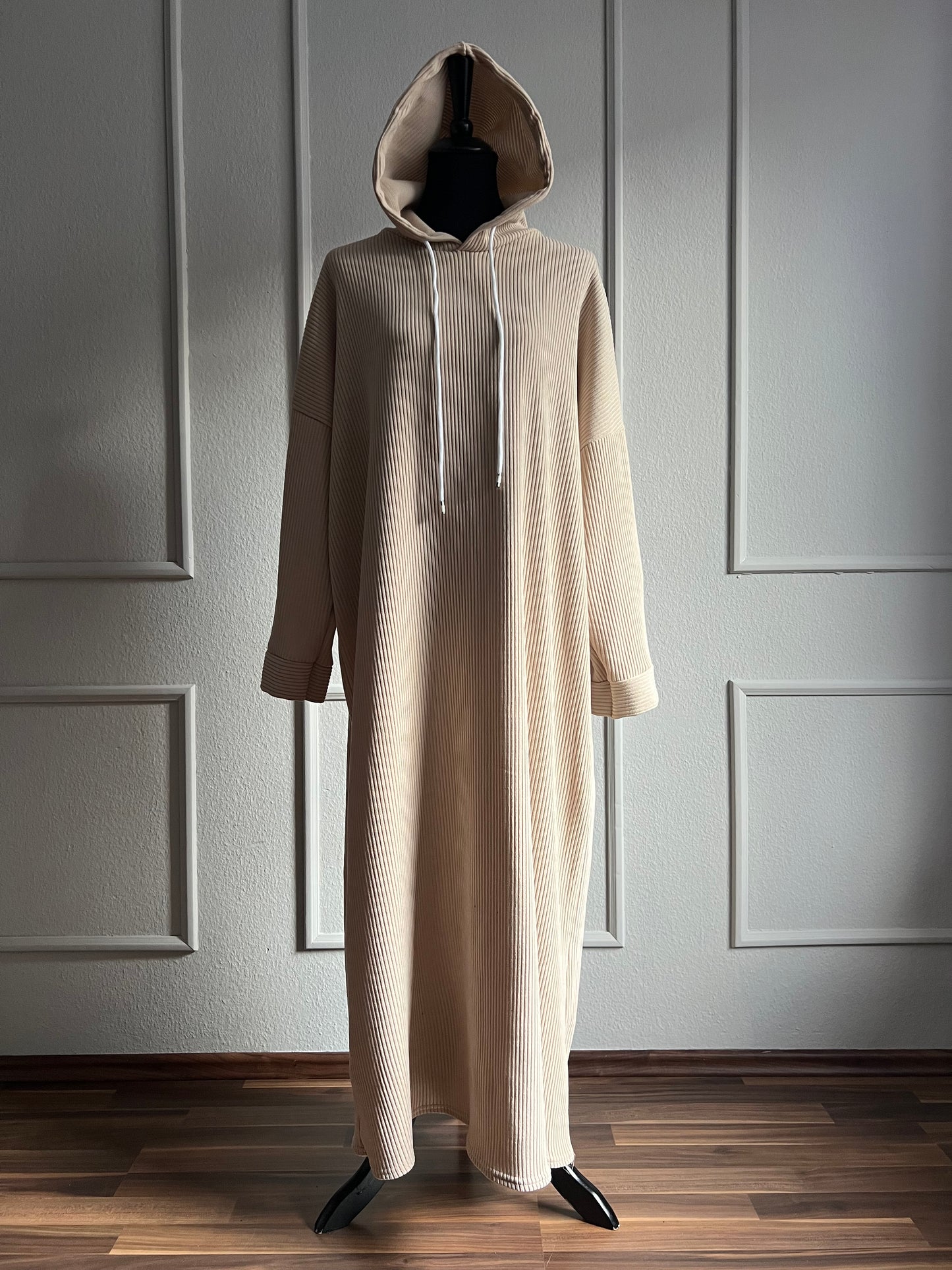 Pulloverkleid mit Kapuze
