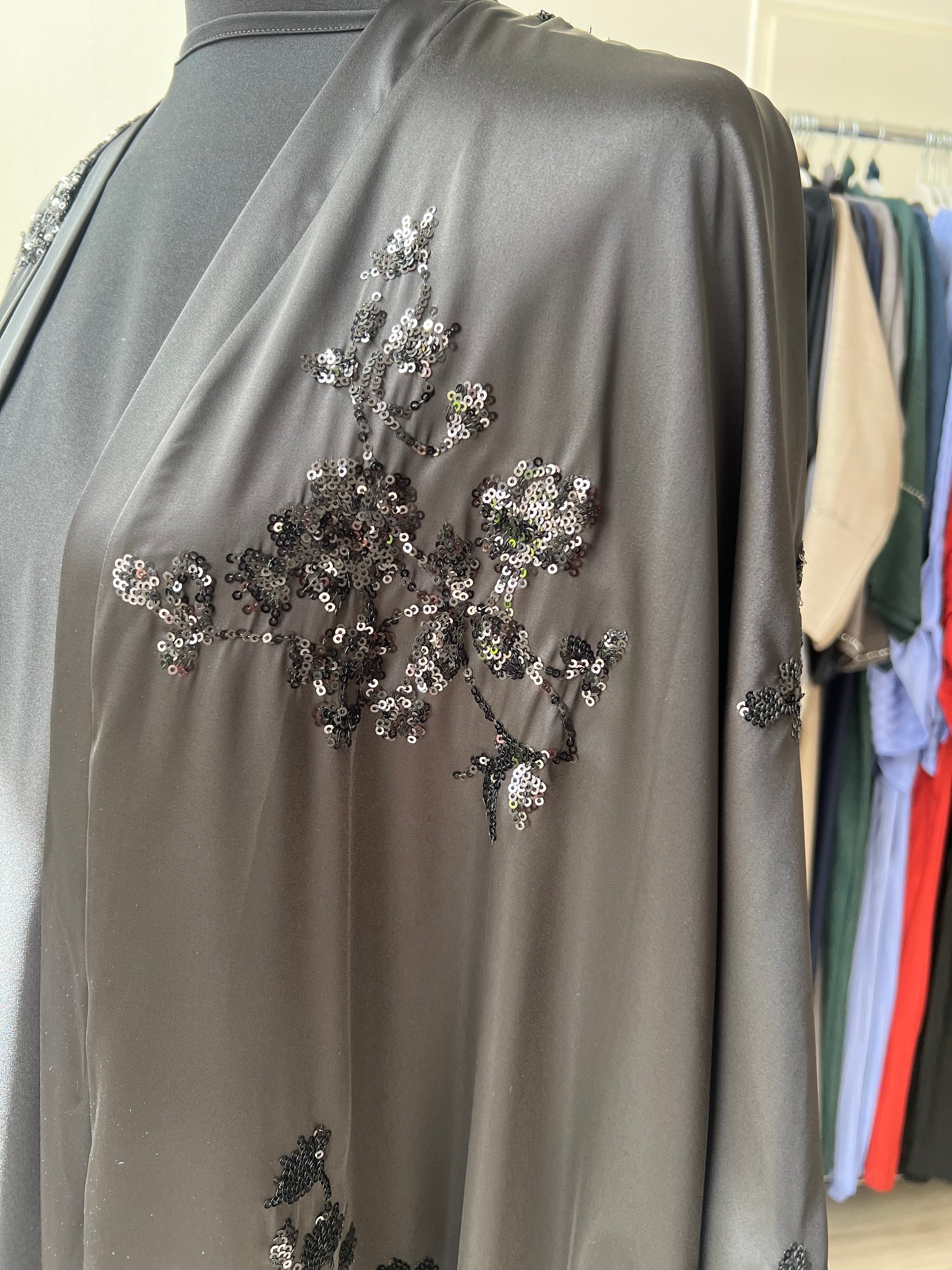 Offene abaya in schwarz mit pailletten