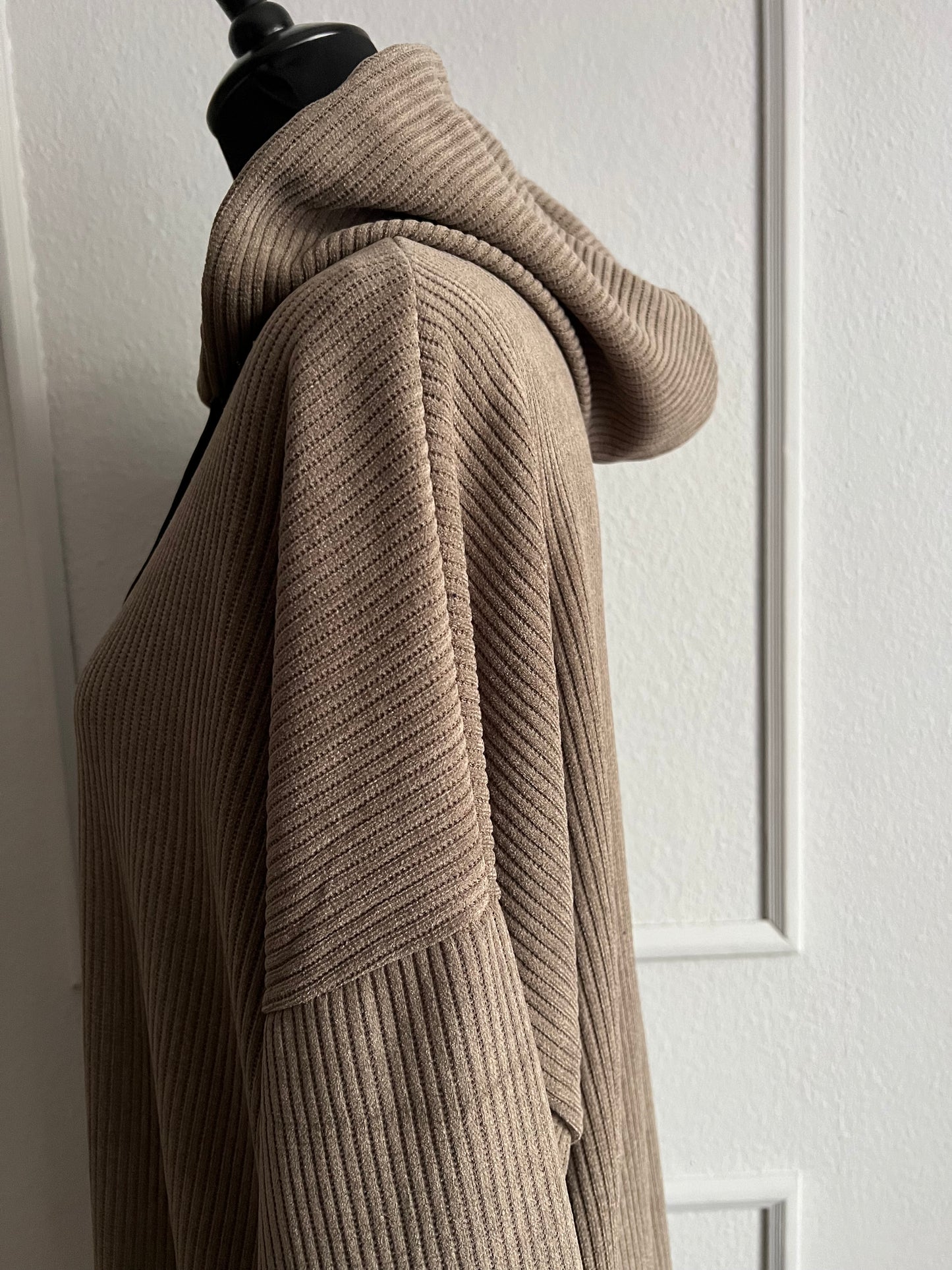 Pulloverkleid mit Kapuze
