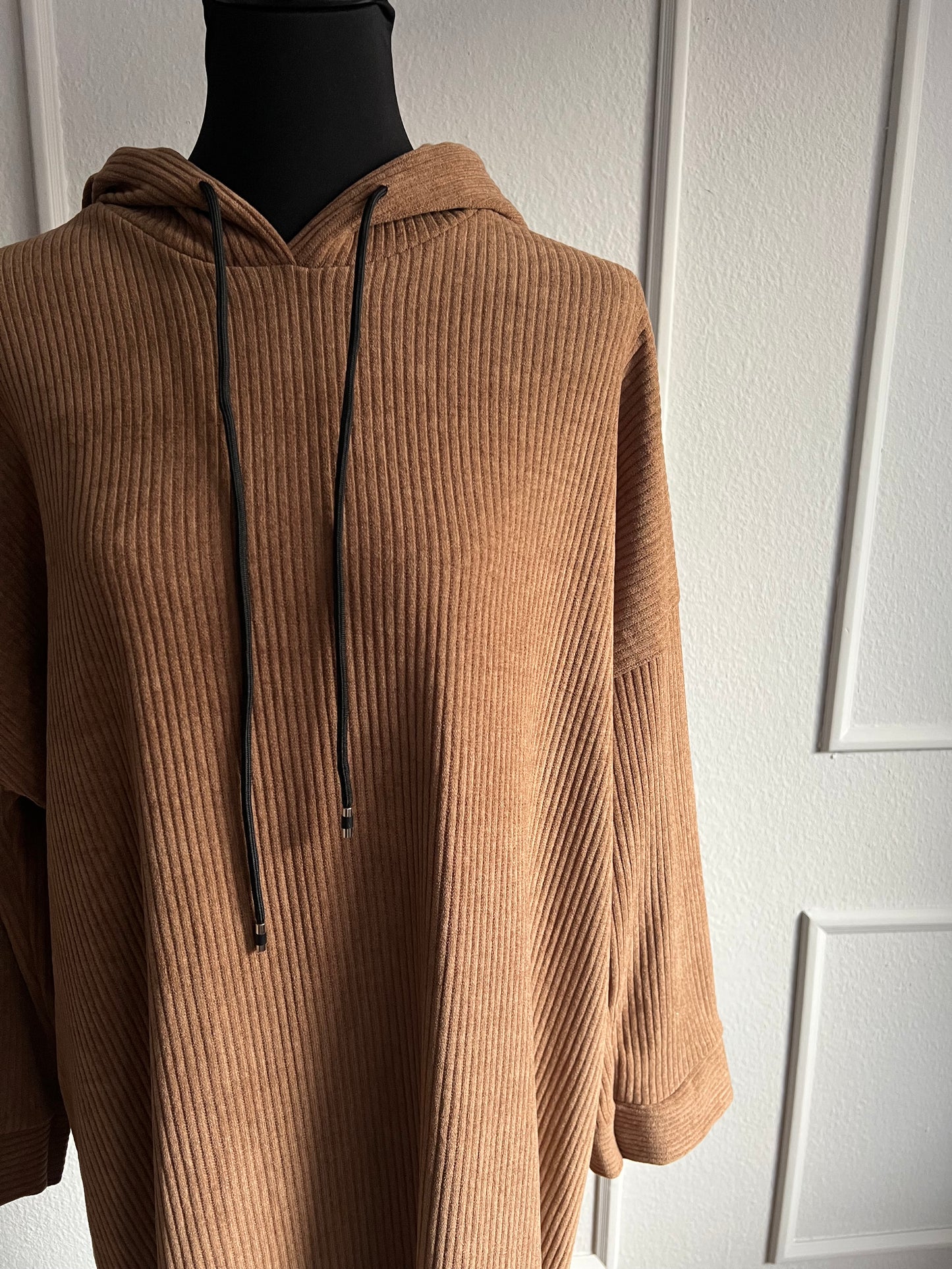 Pulloverkleid mit Kapuze