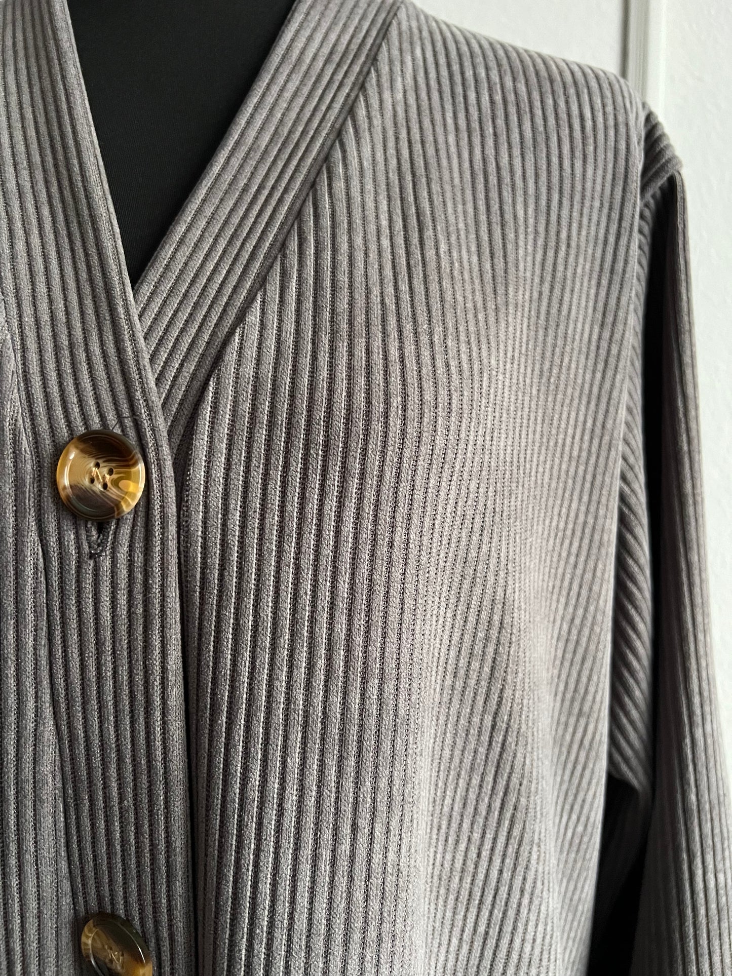 Cordkleid mit Knöpfen
