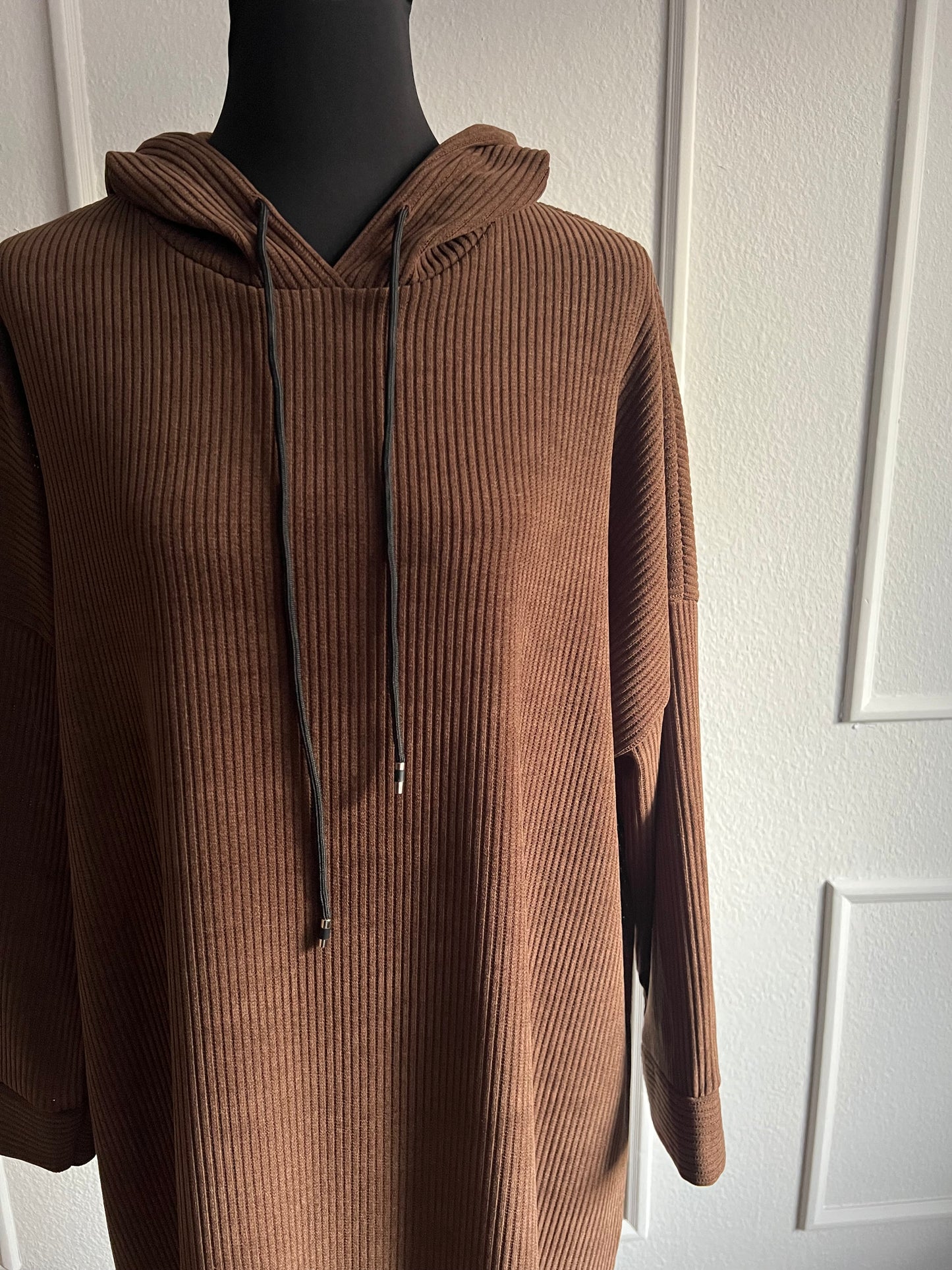 Pulloverkleid mit Kapuze