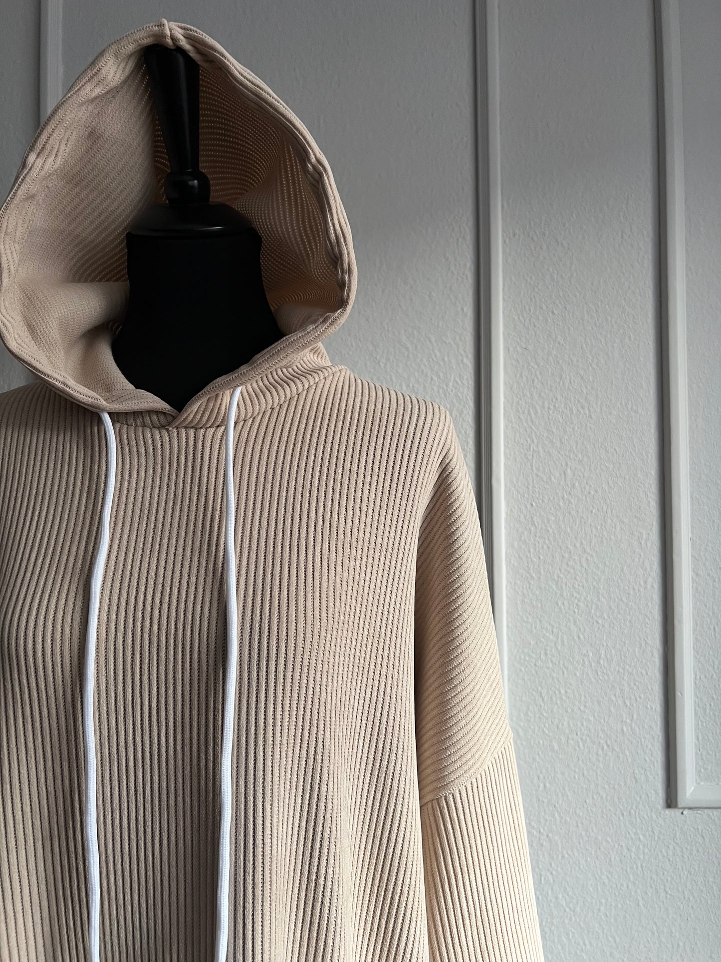 Pulloverkleid mit Kapuze