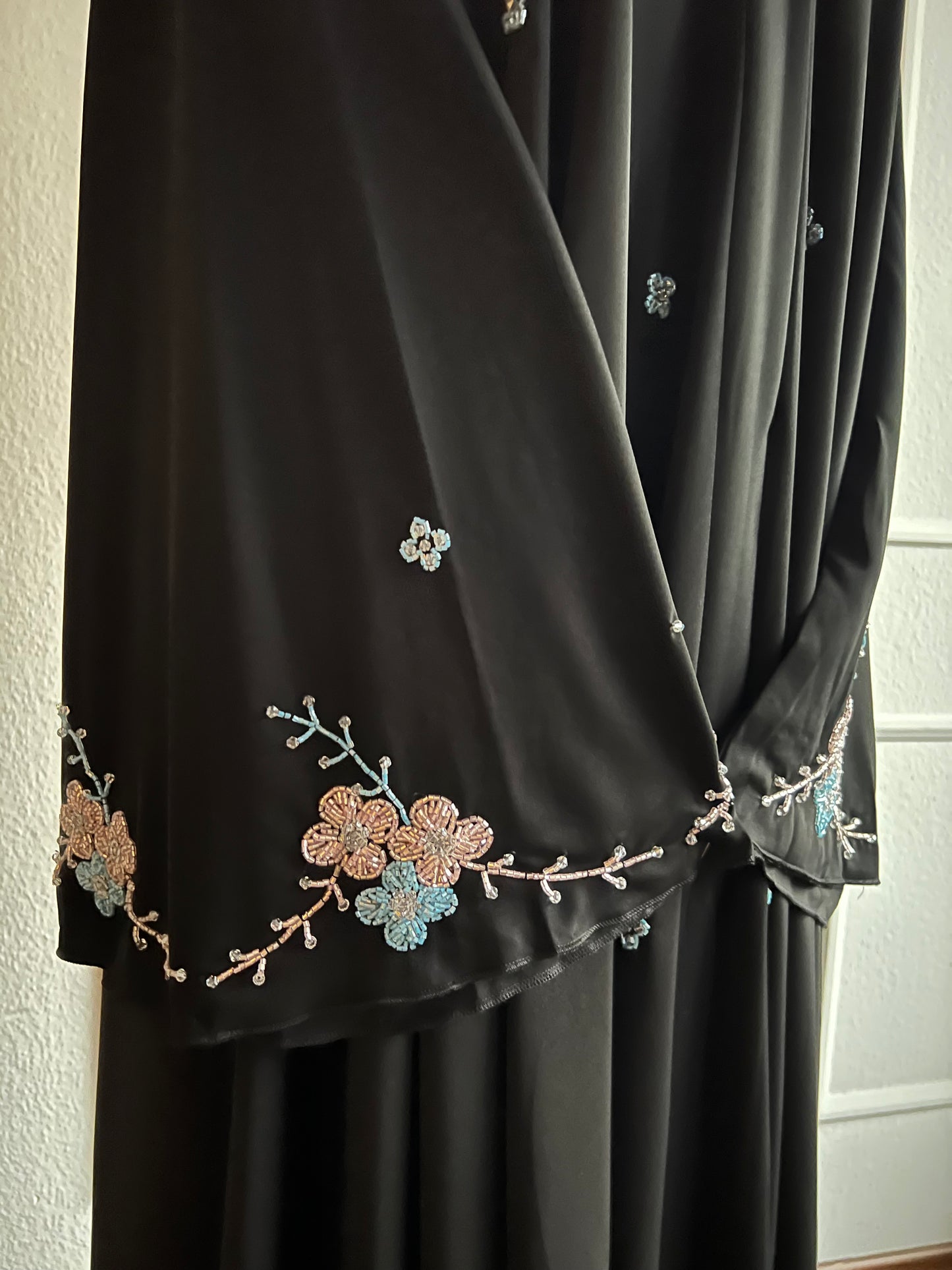 Abaya flower power close up