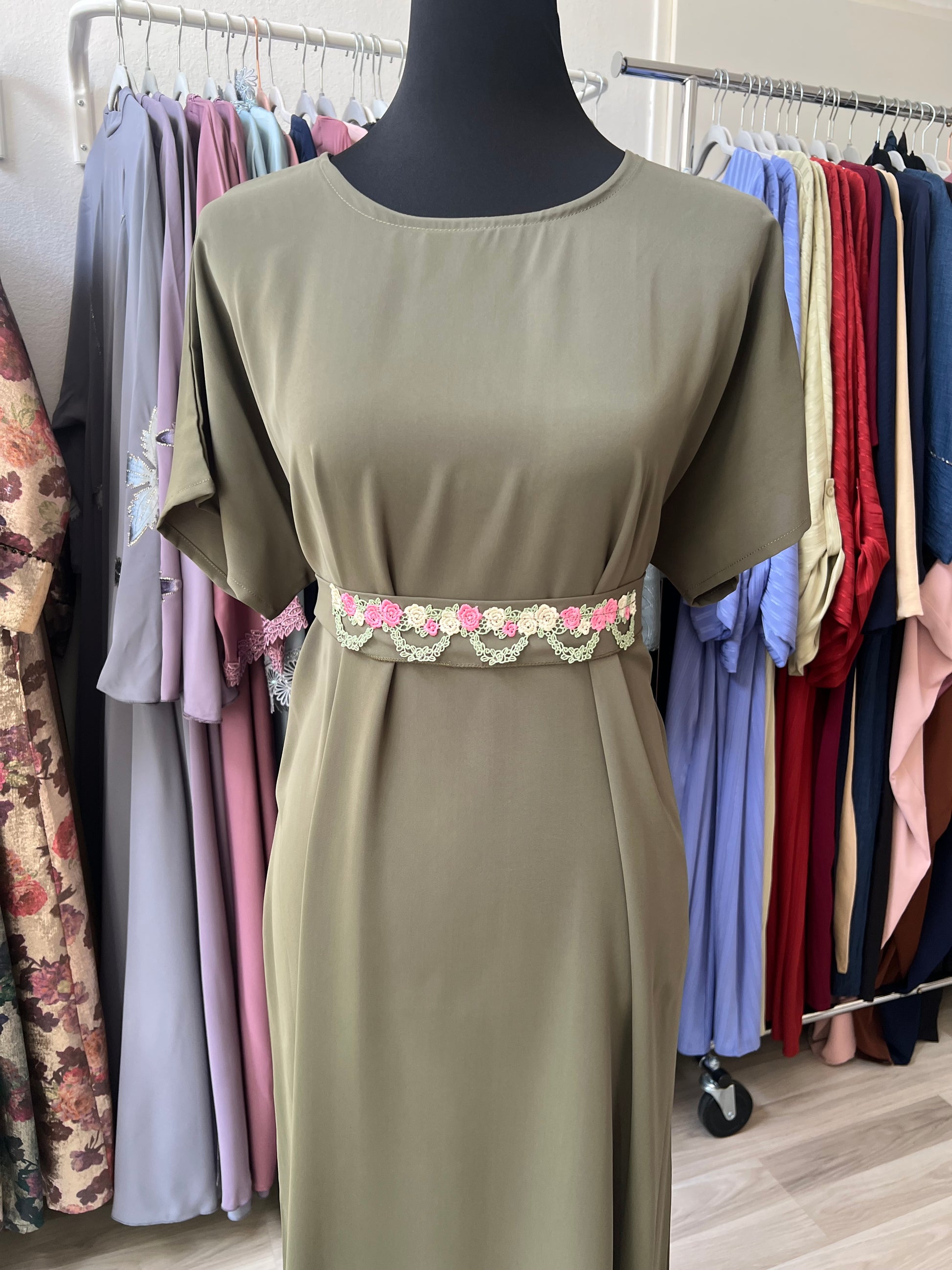Unterkleid in olivgrün frühlingsabaya sheylin aus dubai