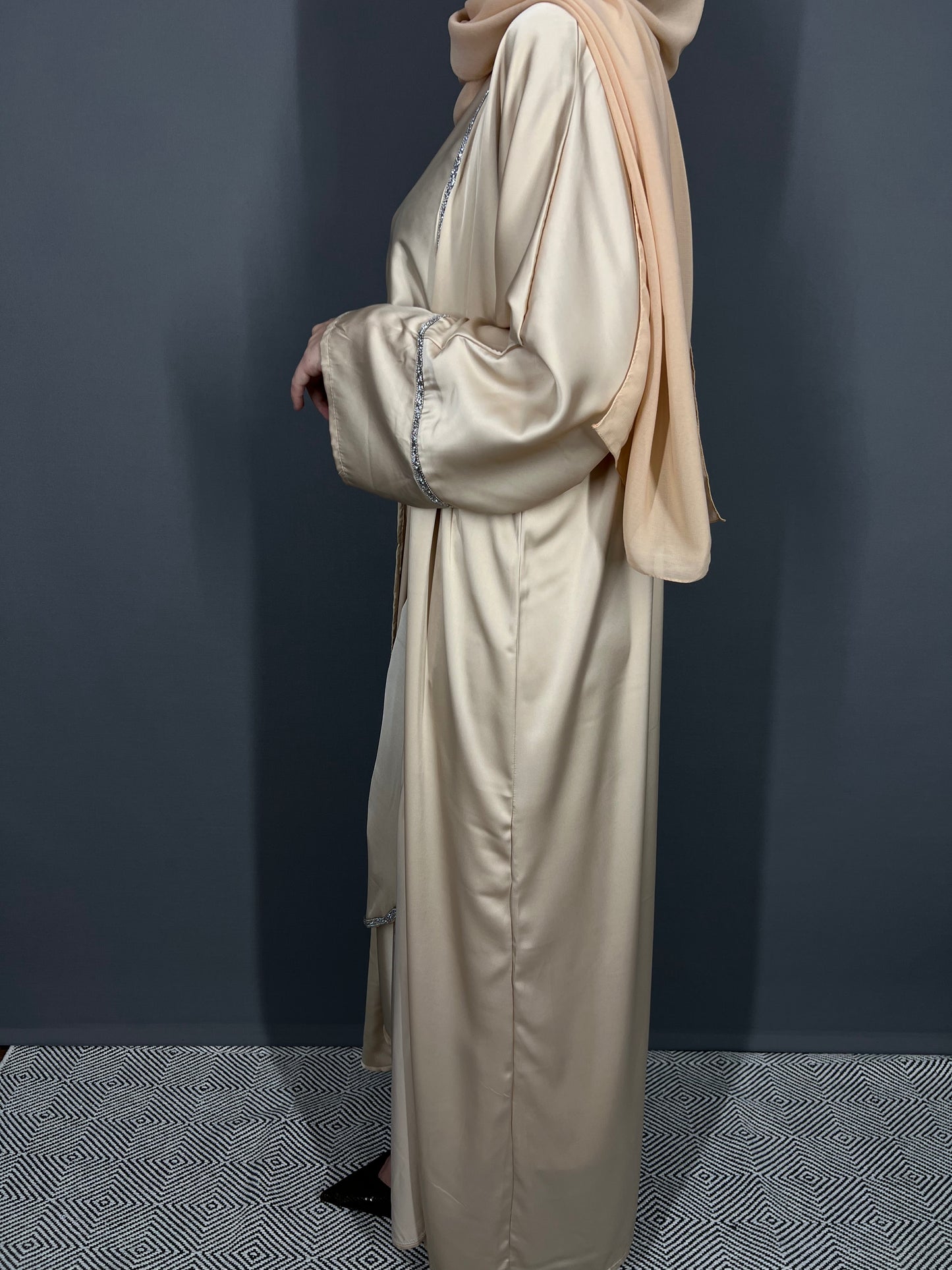 Satin Dubai Abaya zum wickeln