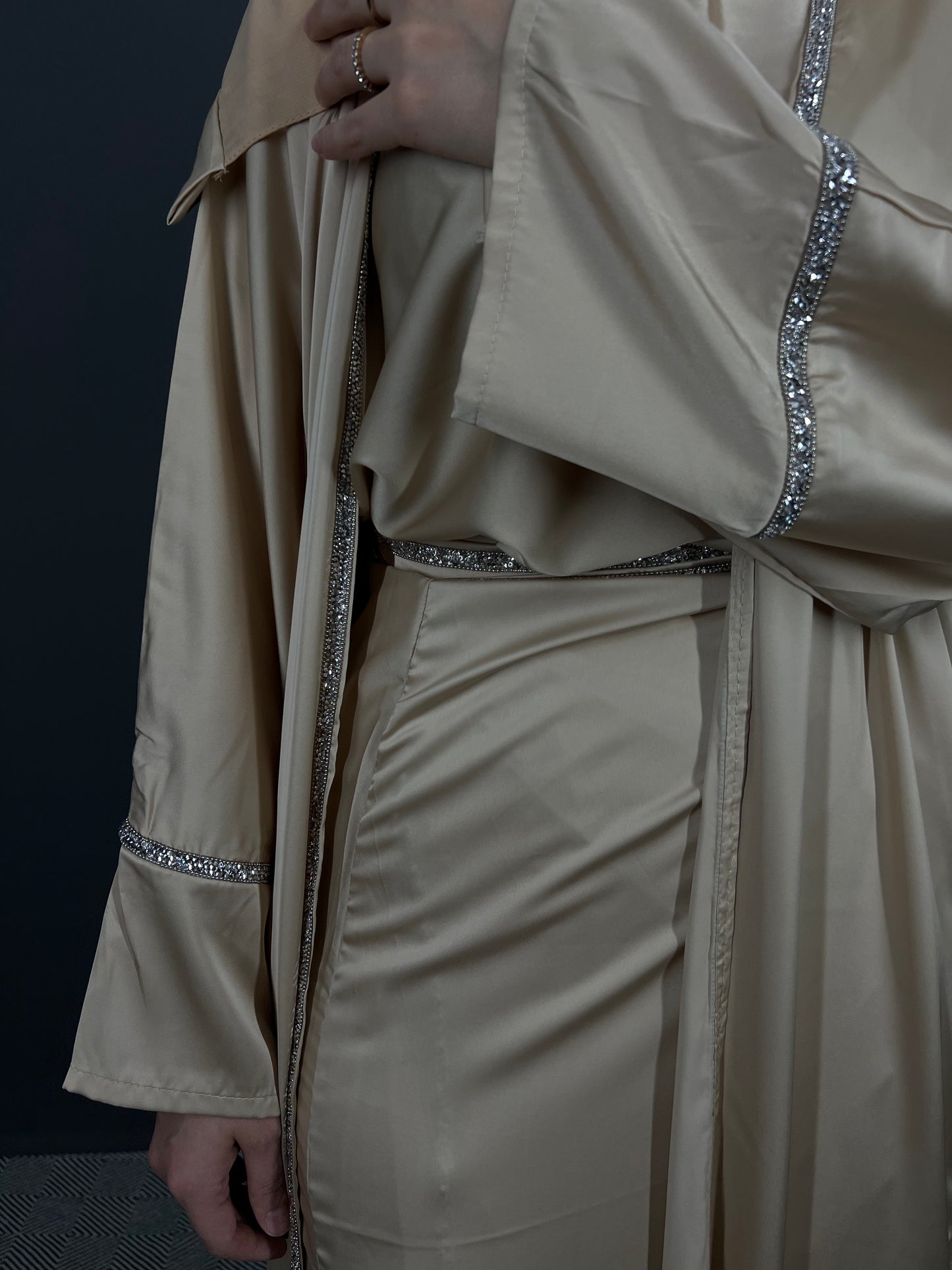 Satin Dubai Abaya zum wickeln