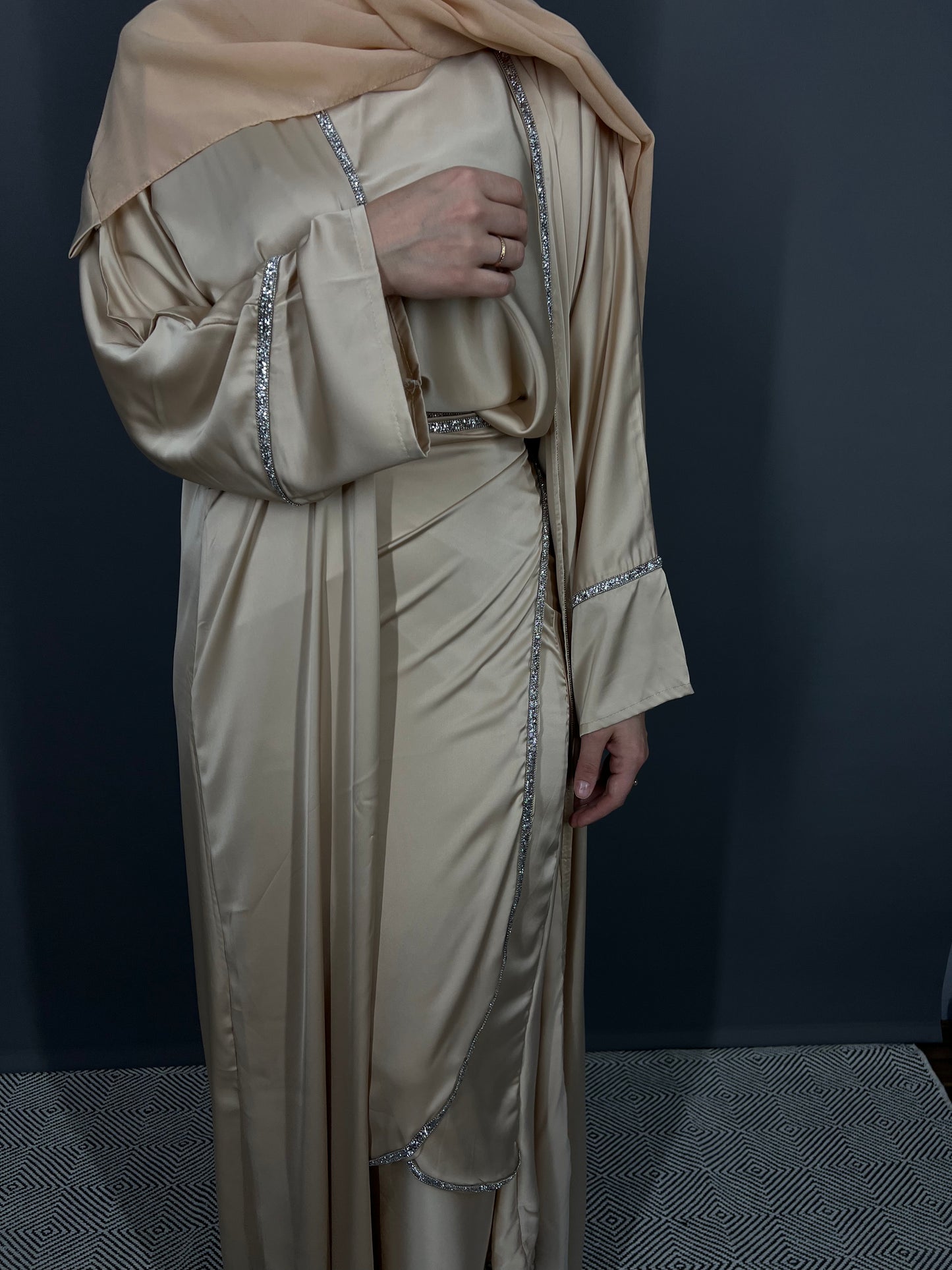 Satin Dubai Abaya zum wickeln