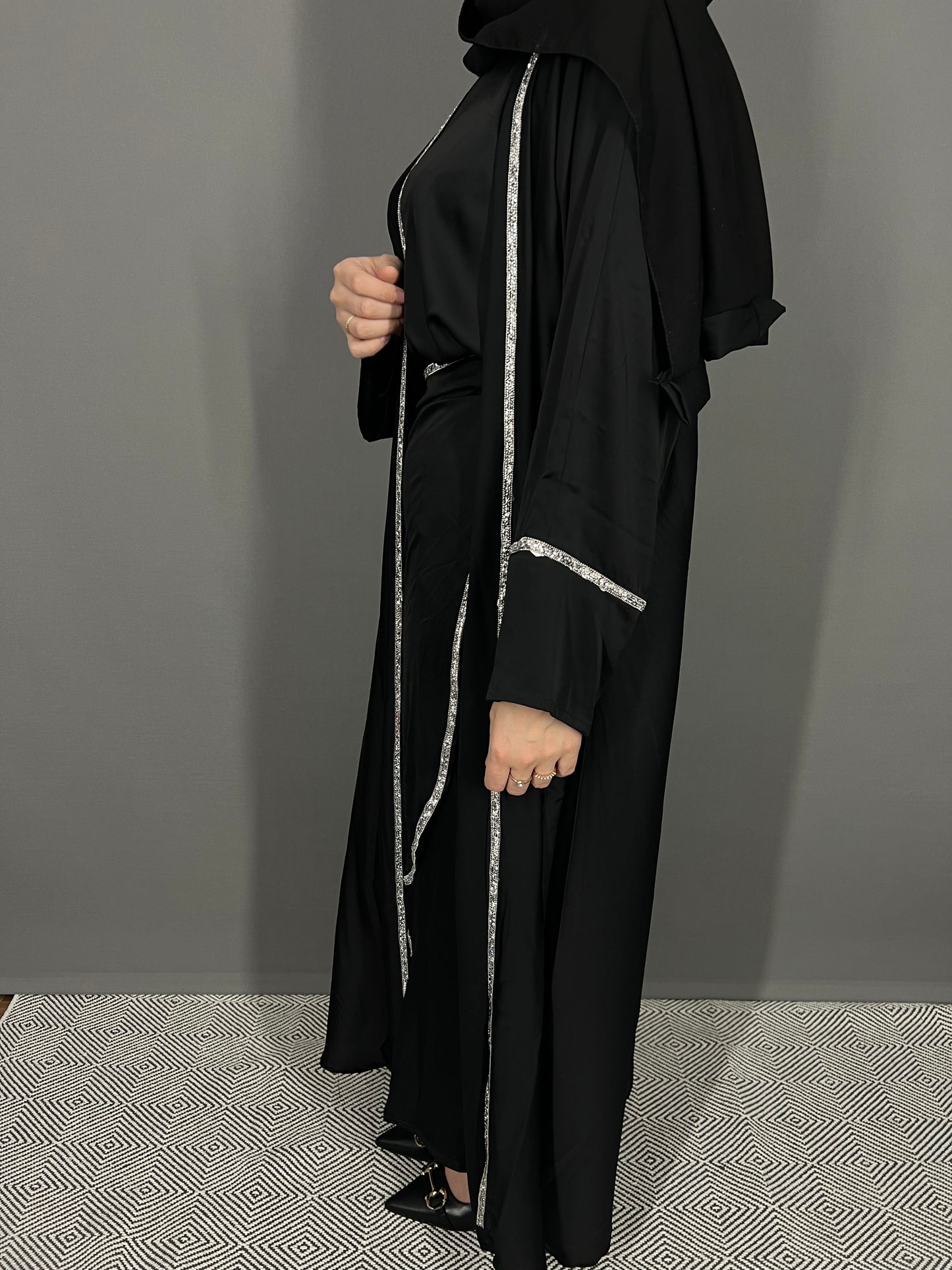 Satin Dubai Abaya zum wickeln