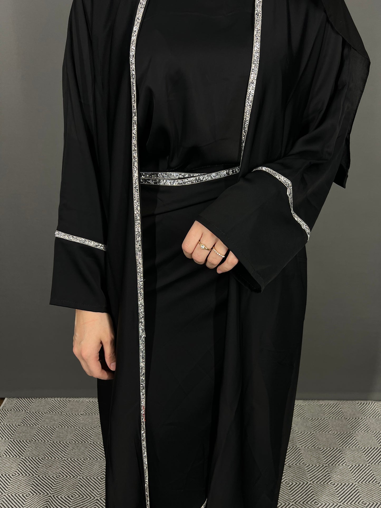 Satin Dubai Abaya zum wickeln
