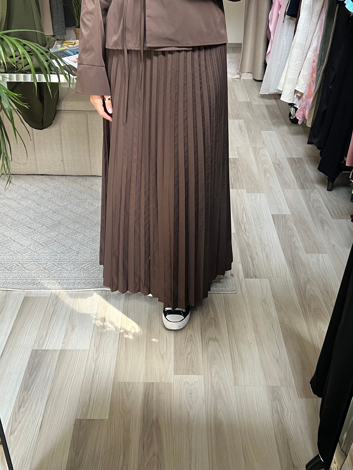 Schlichtes Abaya Set mit Plisseerock für Schule und Uni – Sheylin Vienna