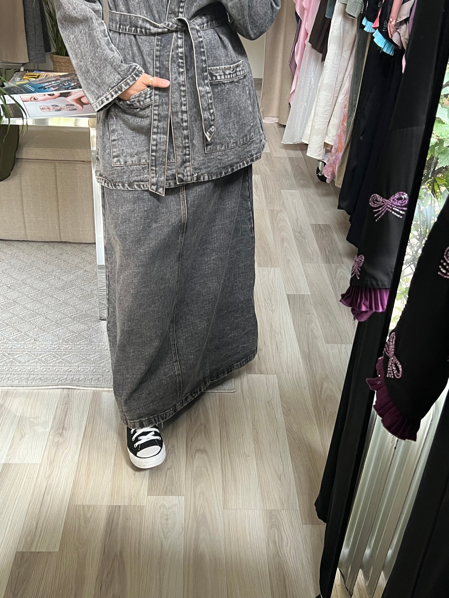 Hijabfreundliches Denim Set in Grau – Jacke & Rock – Sheylin Vienna