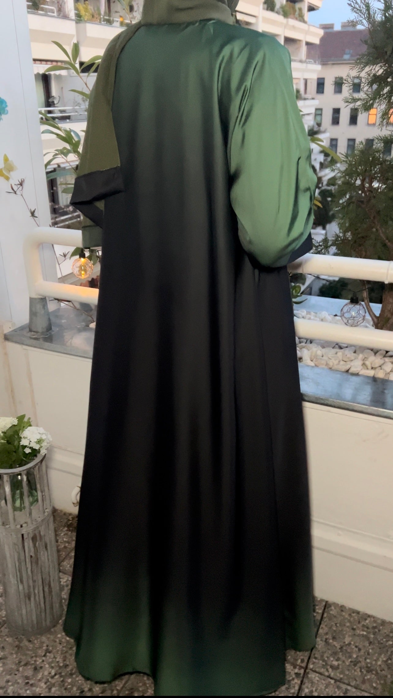 Satin Abaya Ombre grün
