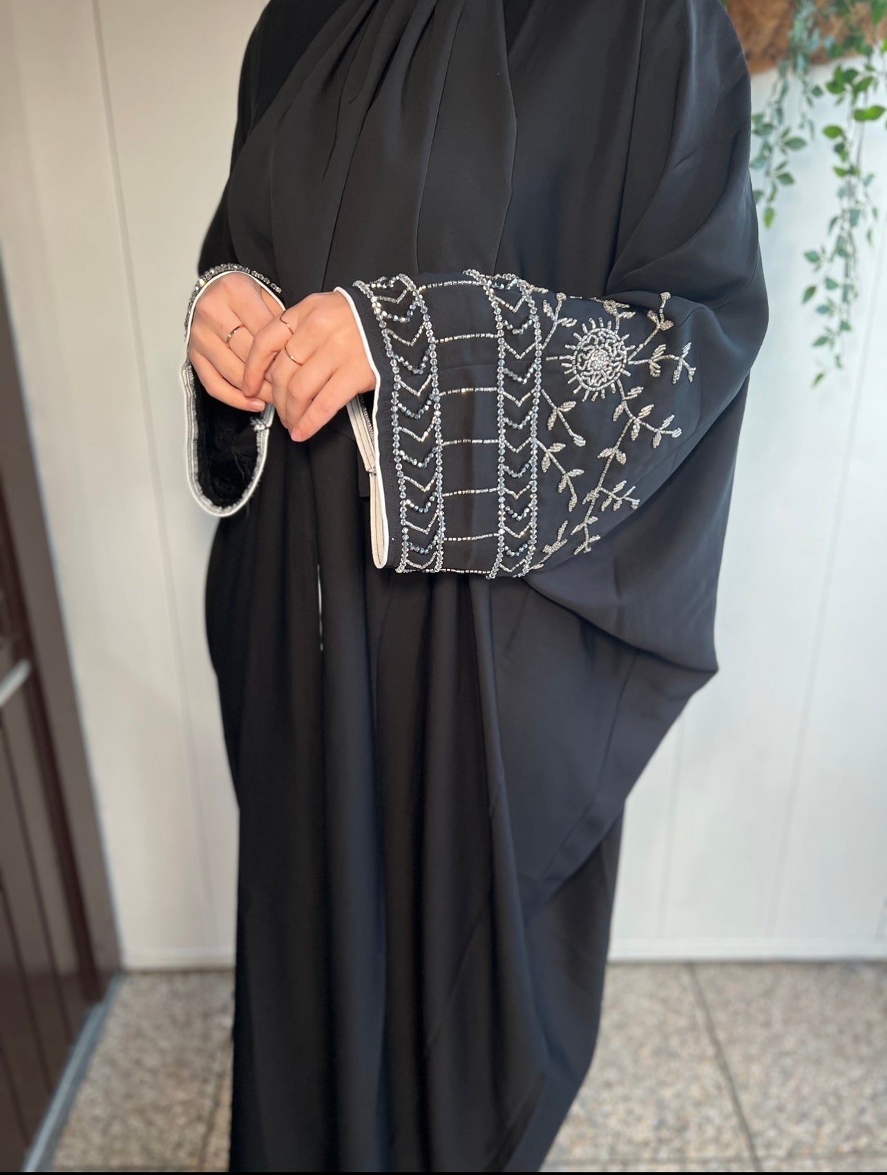 Abaya Crystal