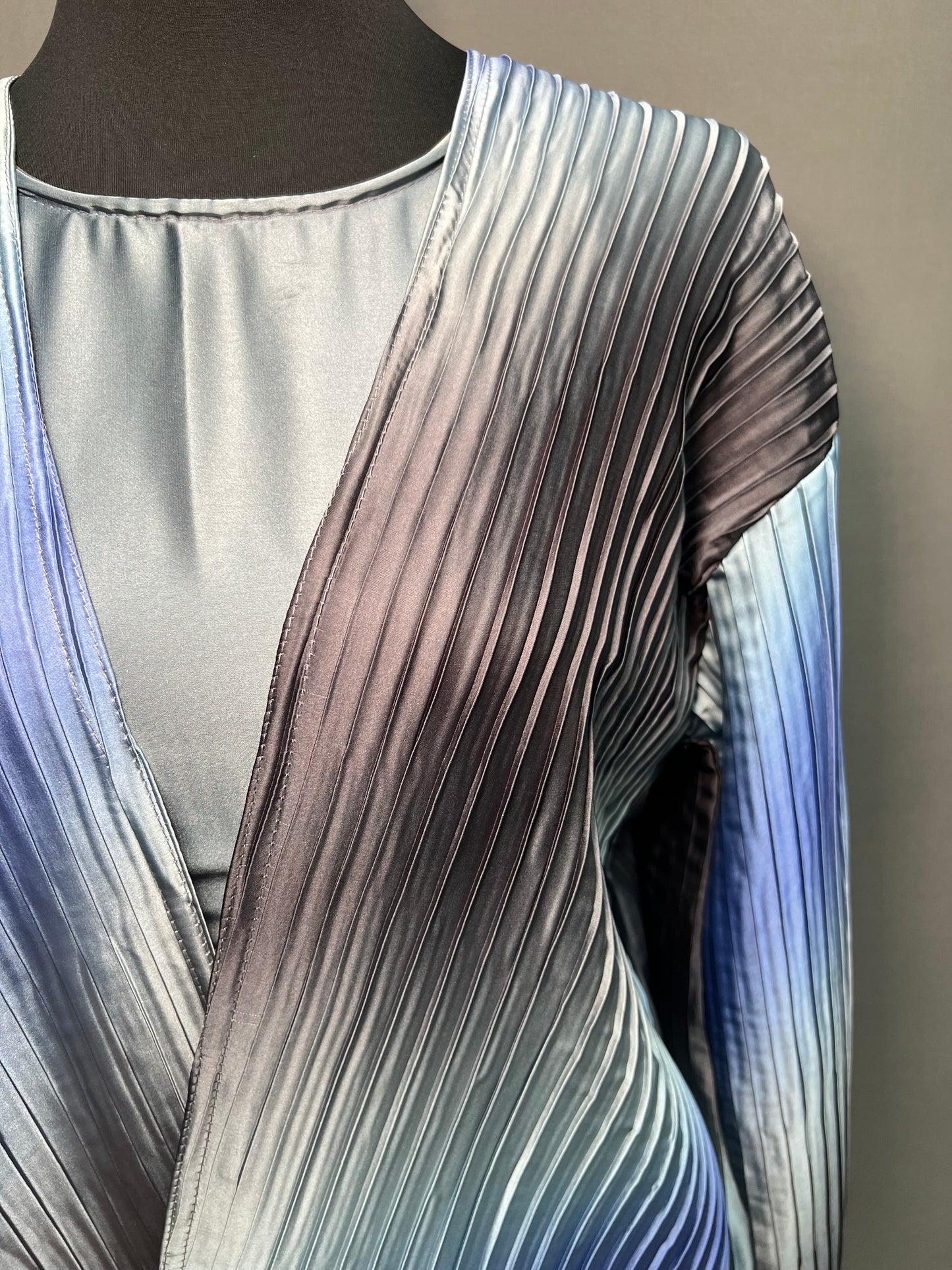 Satin Plissee Abaya blau