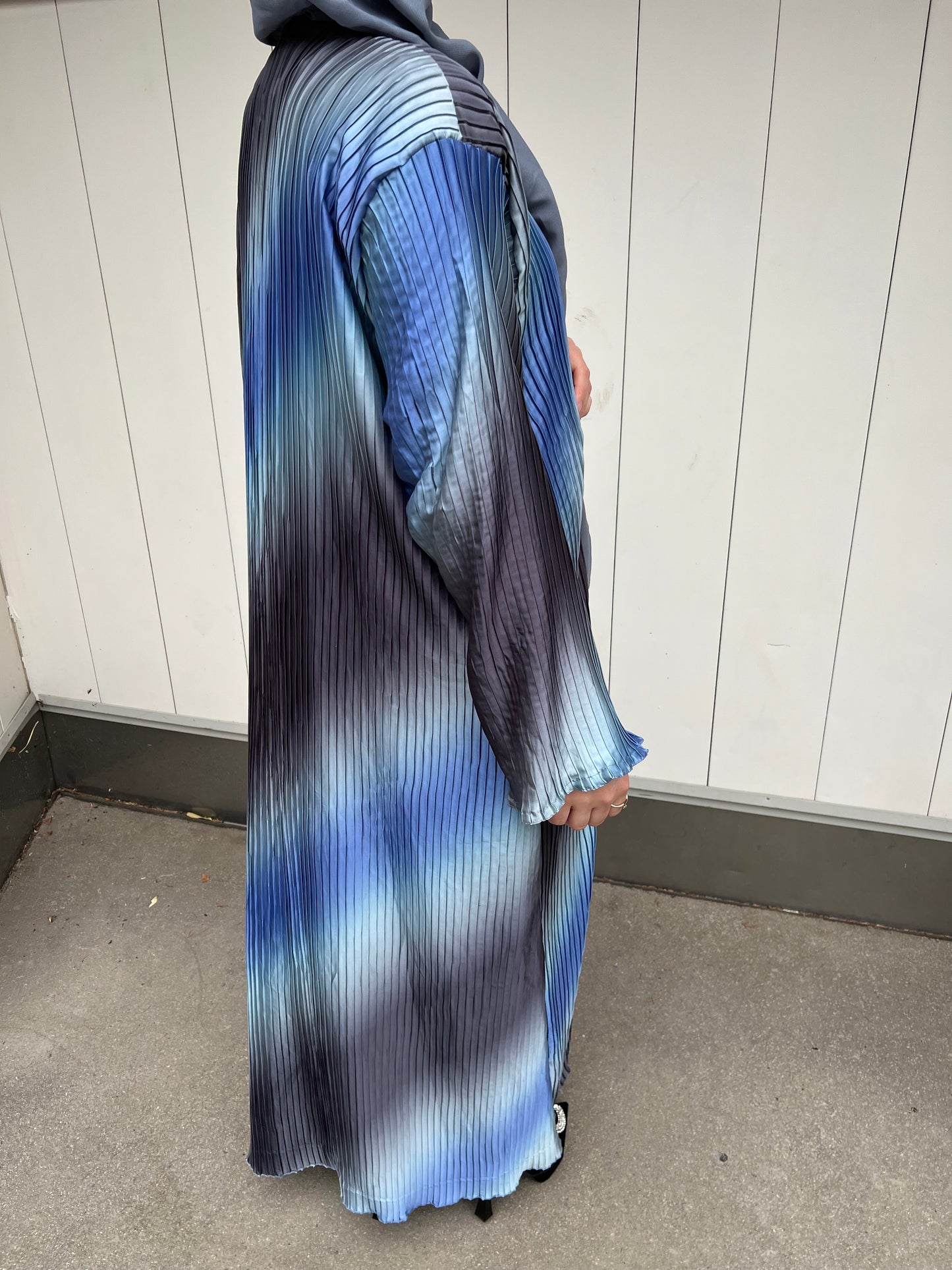 Satin Plissee Abaya blau