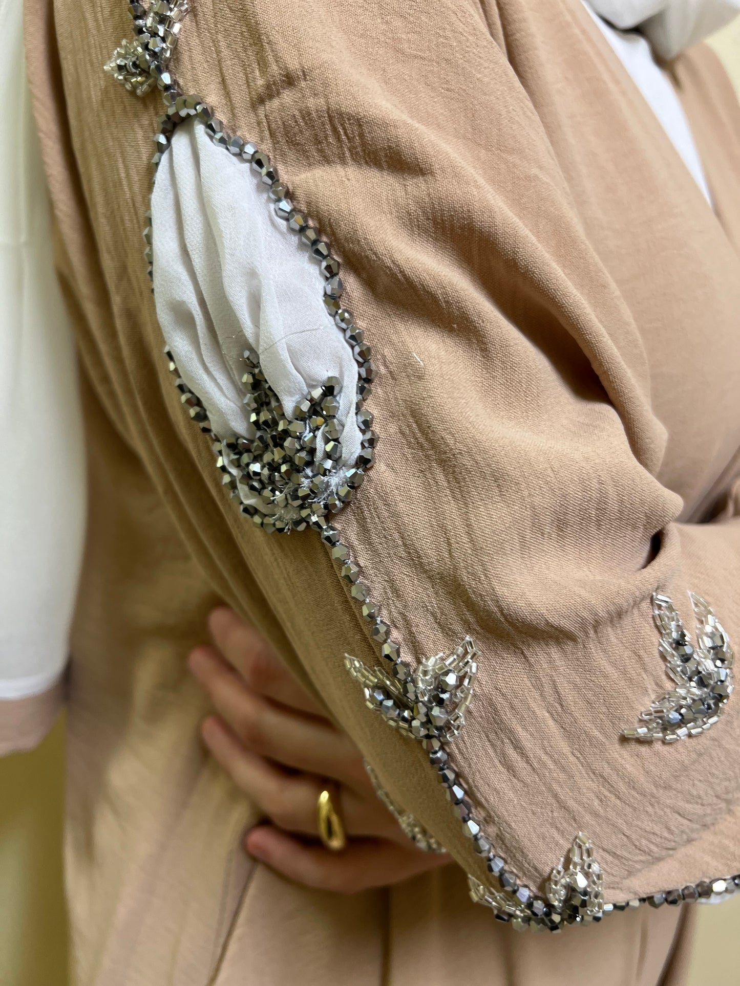 Abaya beige/weiß