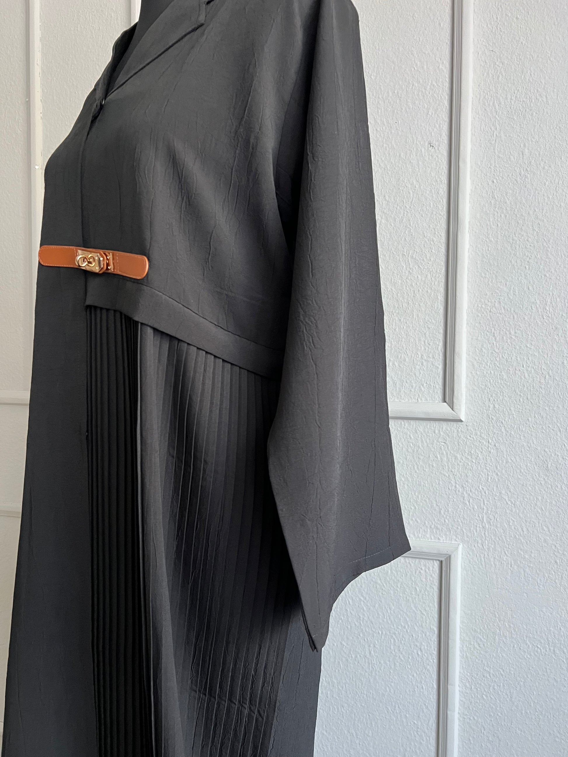 Abaya in schwarz, dubai alltag, formell, arbeit. Gürtel
