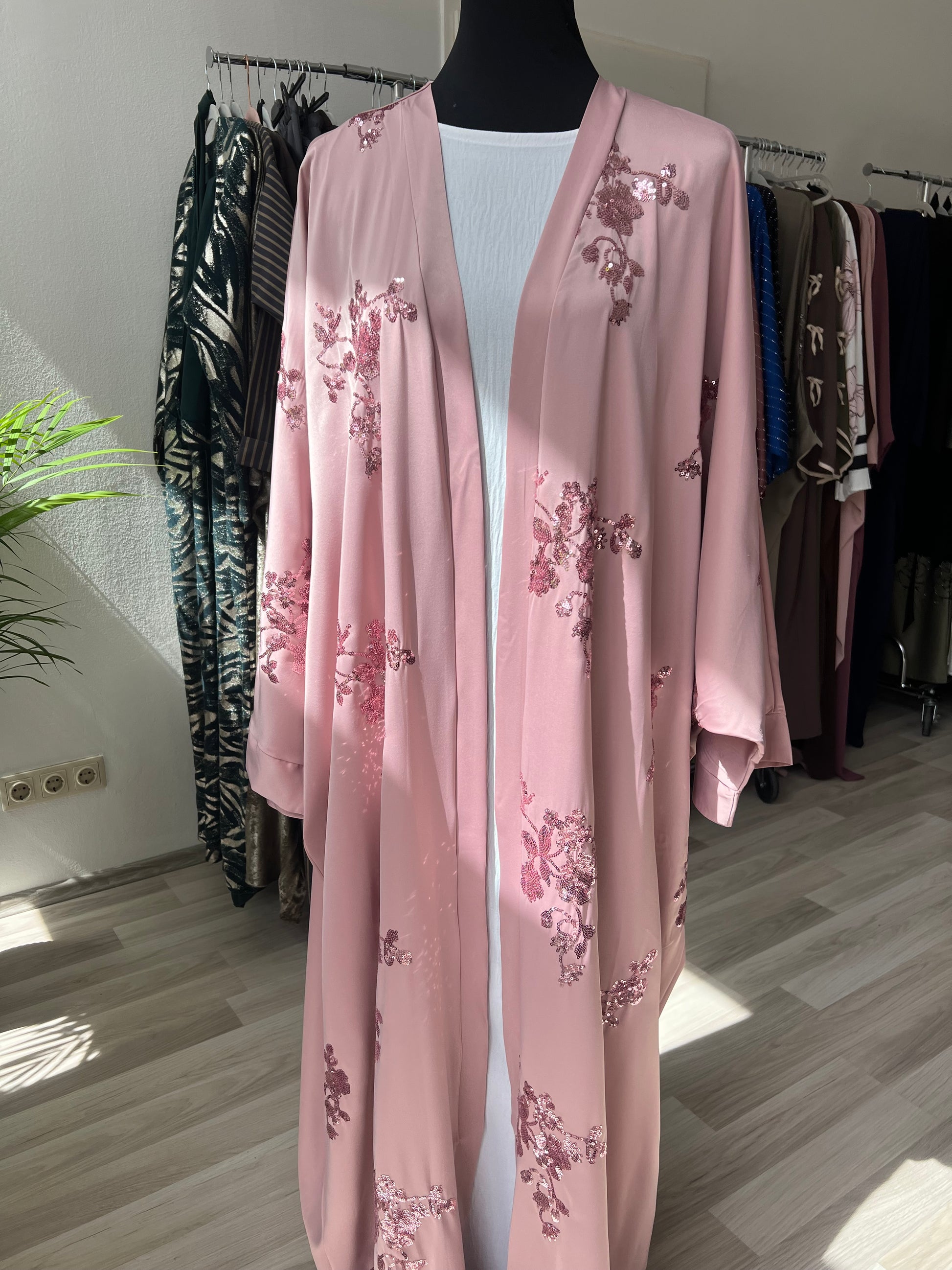Rosa kimono mit rosa pailletten