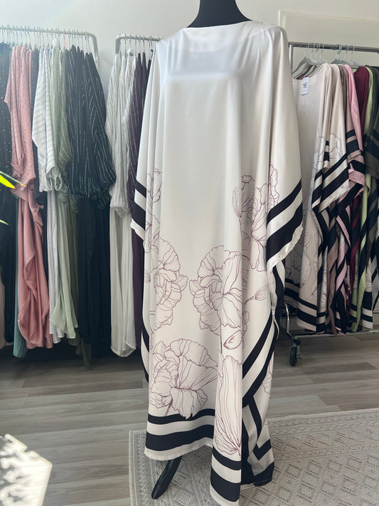 Weißes Kleid mit blumen und schwarzen linien