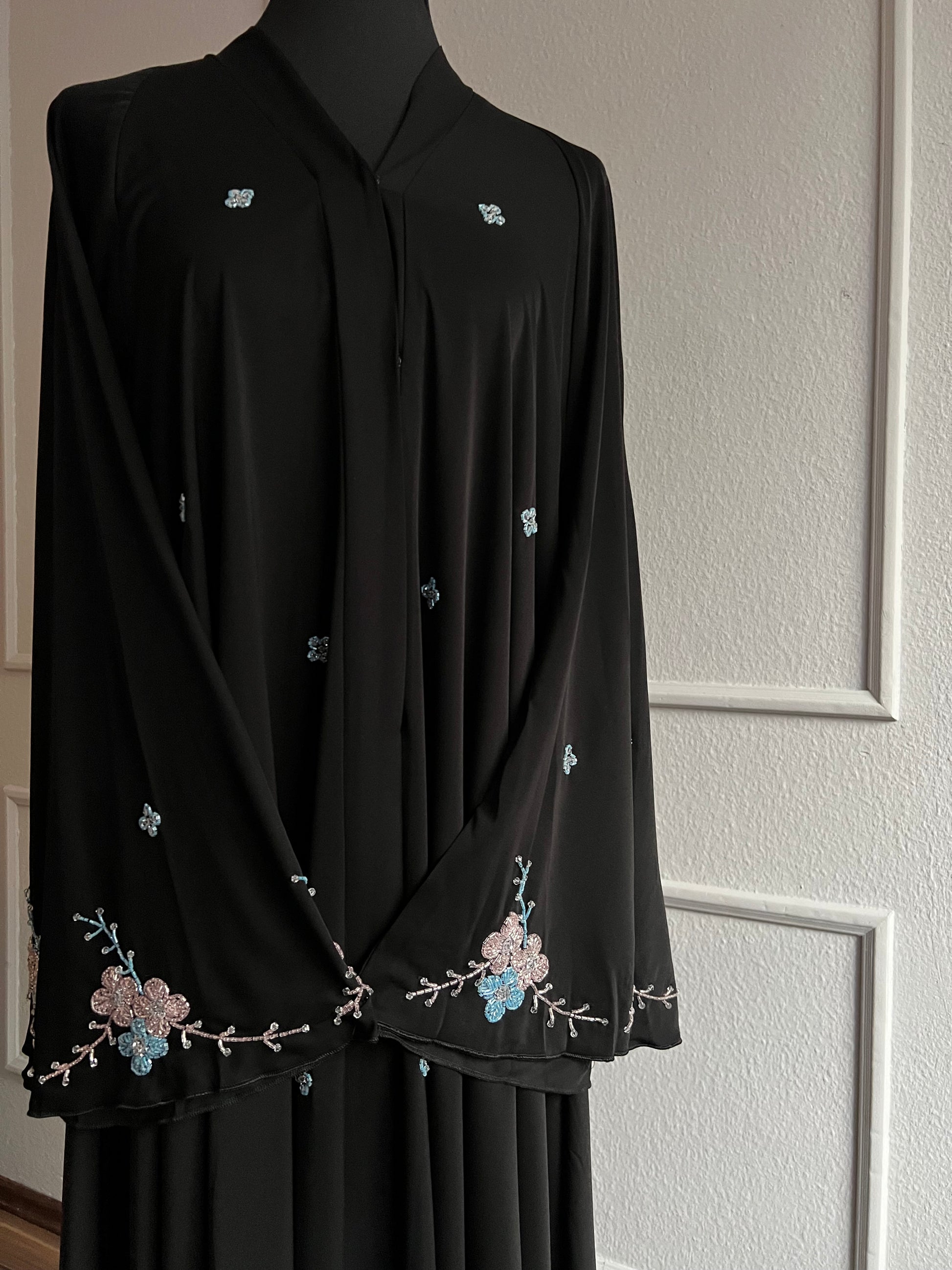 Abaya flower power detail mit blumenmuster
