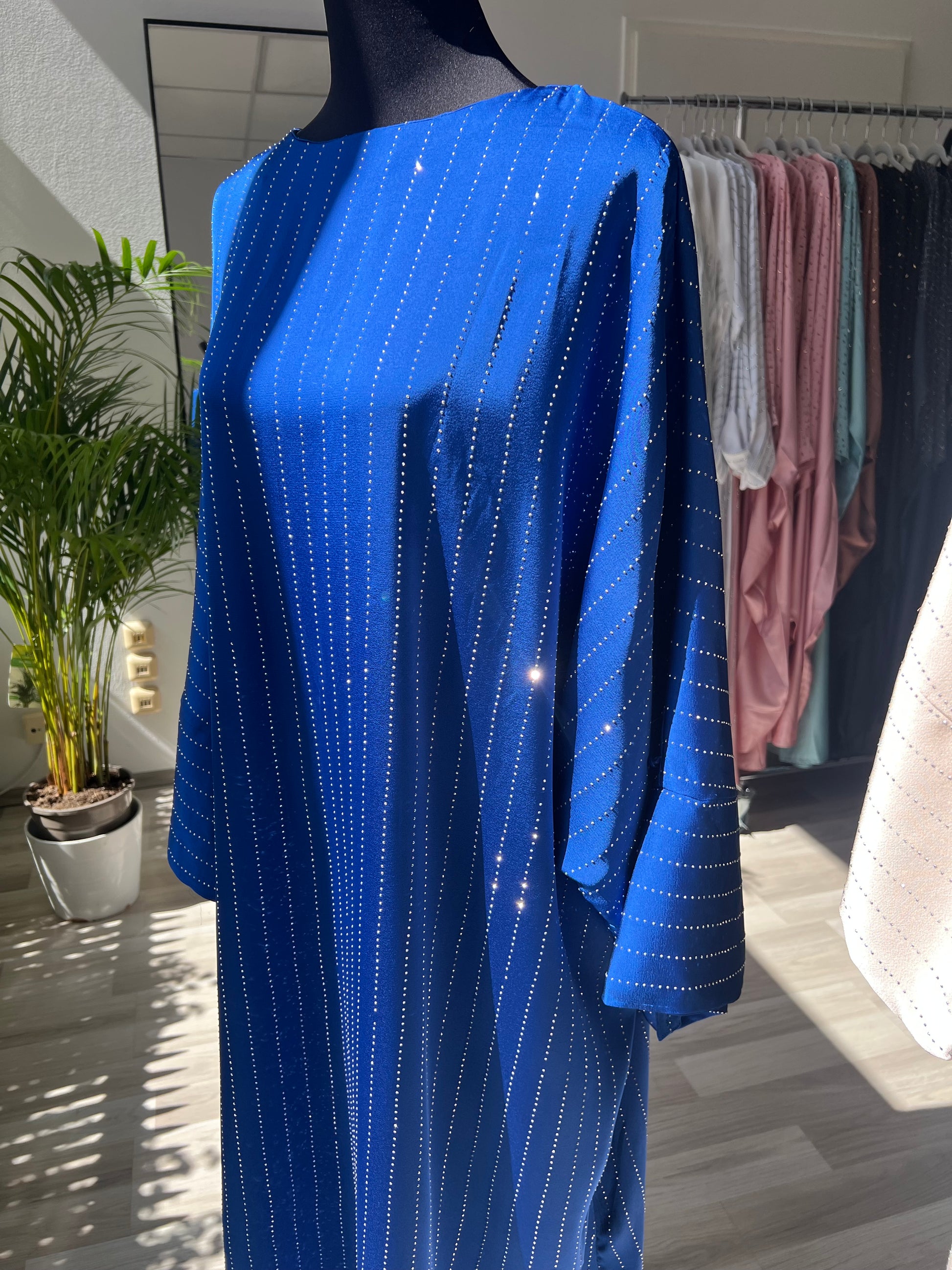 Royal blaues kleid mit glitzersteinen