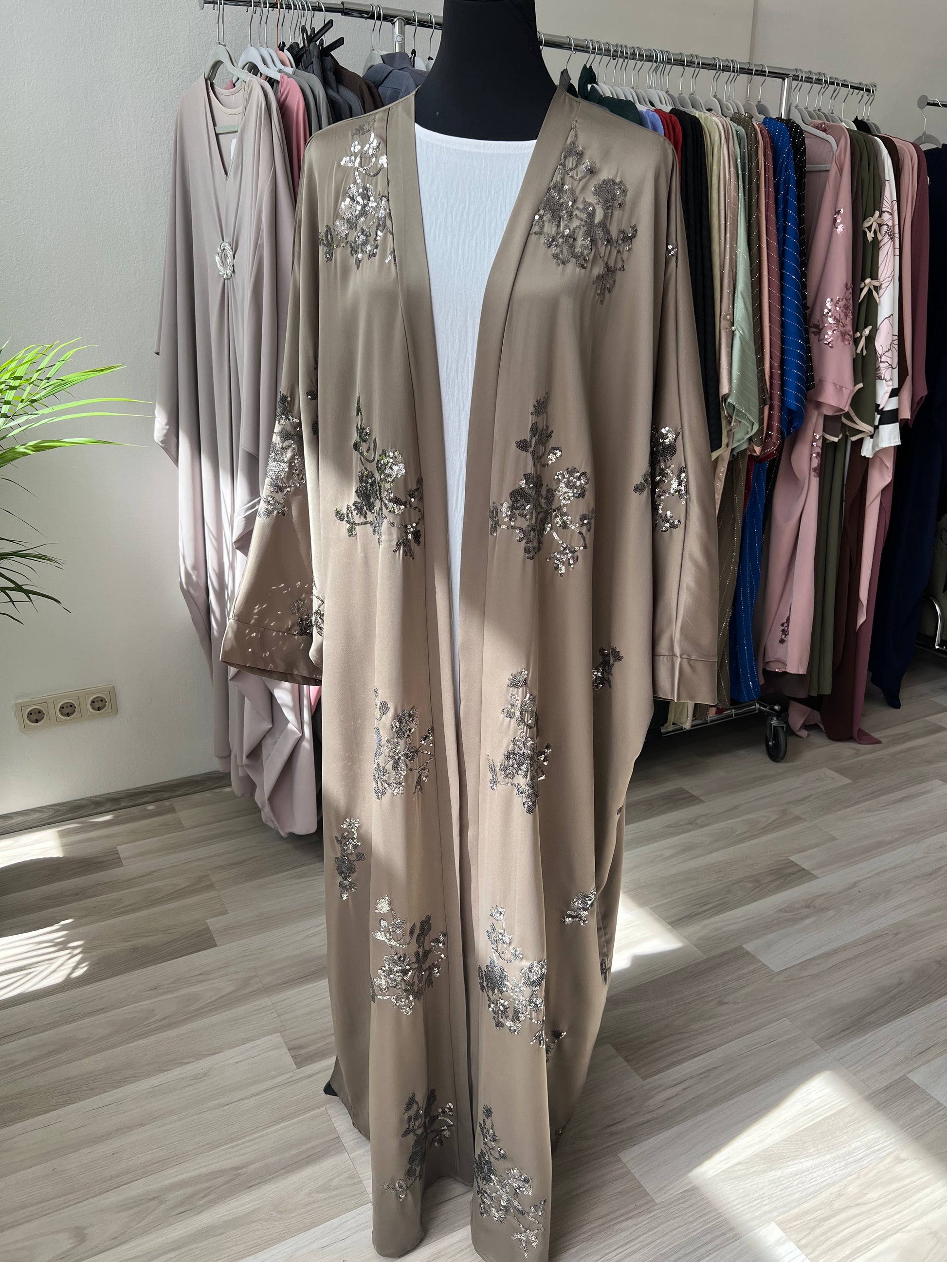 Olivgrüner lange offene abaya mit pailletten