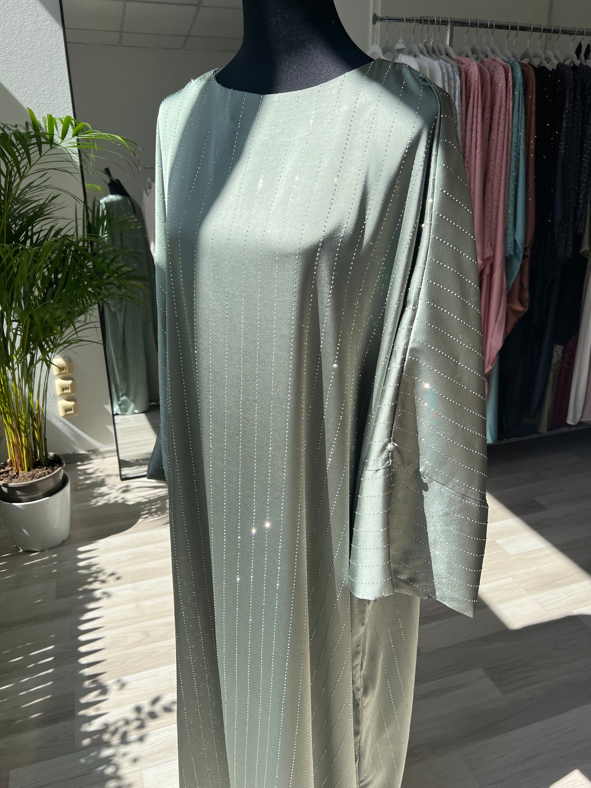 Sage green - dezent grünes kleid - schick und feminin - tolles sommerkleid