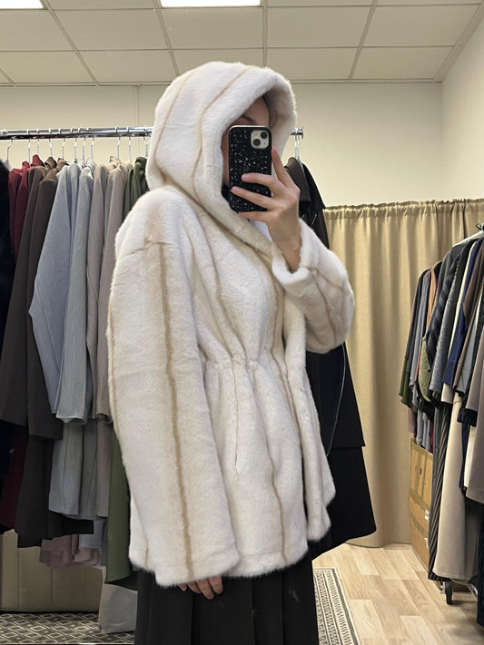 Creme Teddy Felljacke Damen mit Kapuze im Oversized Modest Look
