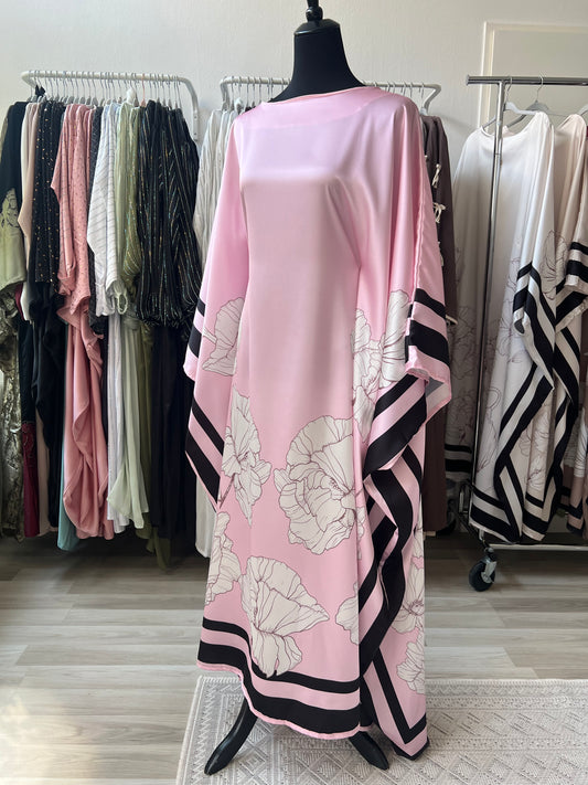 Butterfly modell in rosa und schwarzen linien