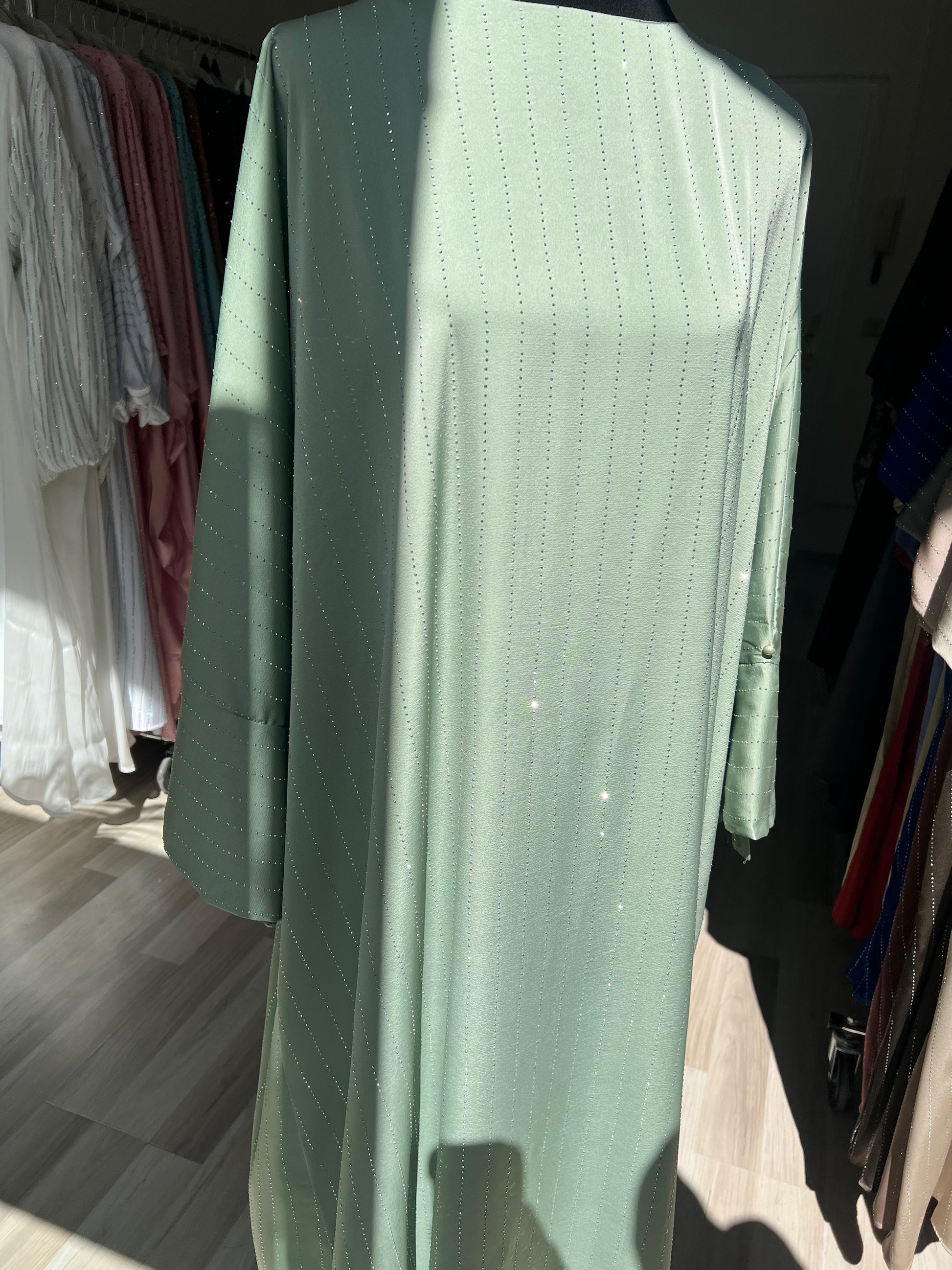 Sheylin islamische mode in wien, weites kleid, abaya mit glitzer