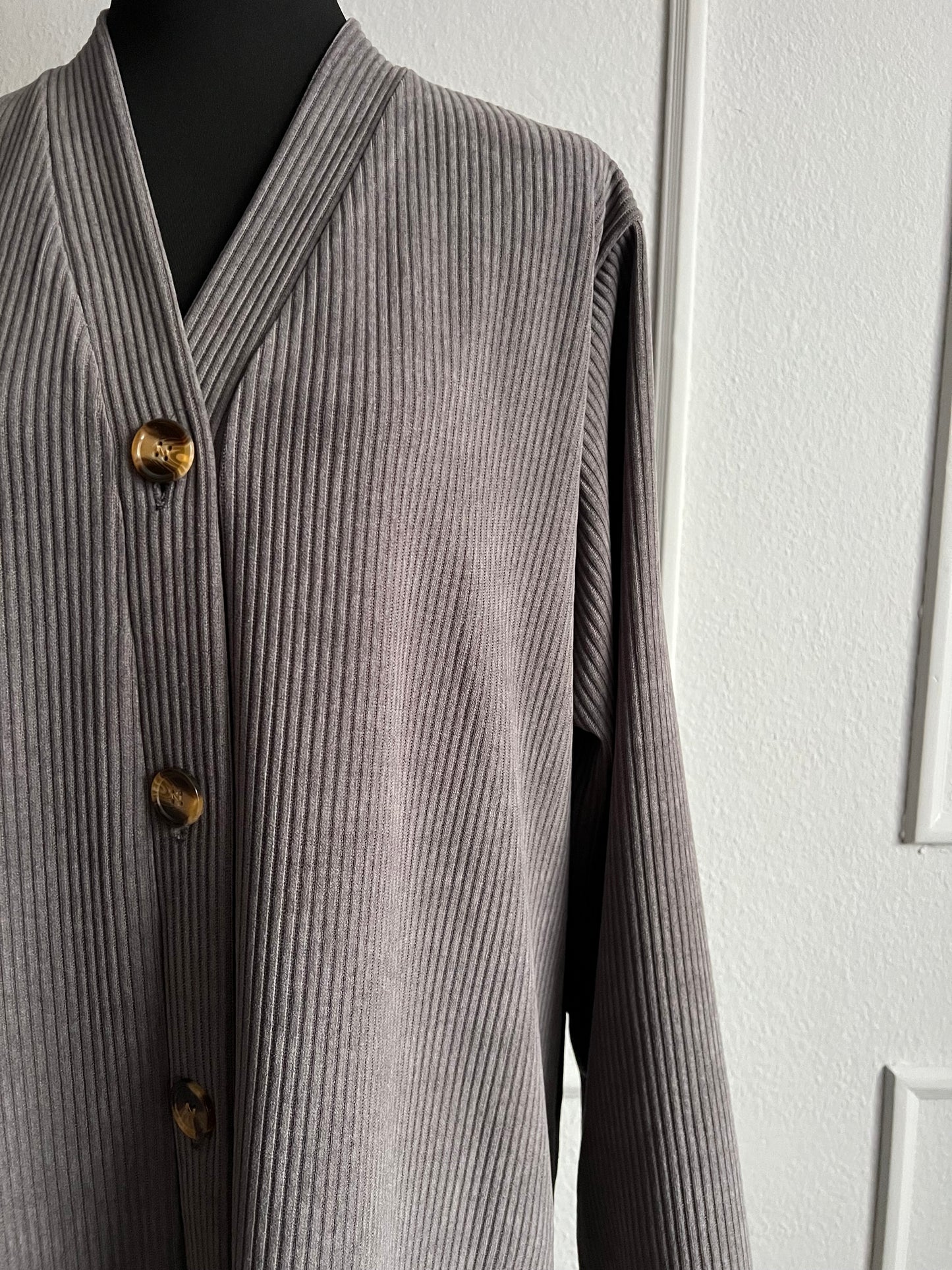 Cordkleid mit Knöpfen
