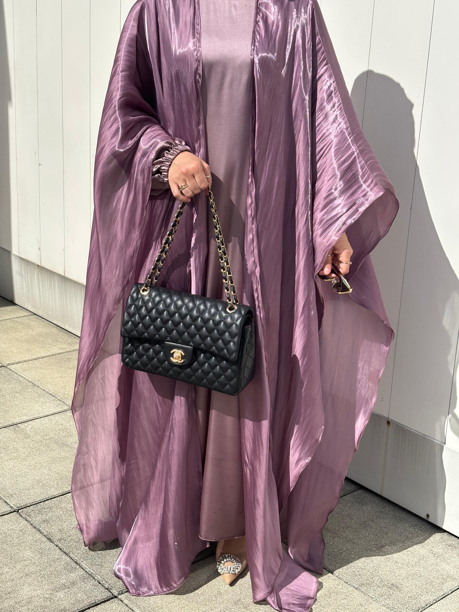 Abaya Sherin in Flieder - vorderansicht, luminous eid kollektion von sheylin