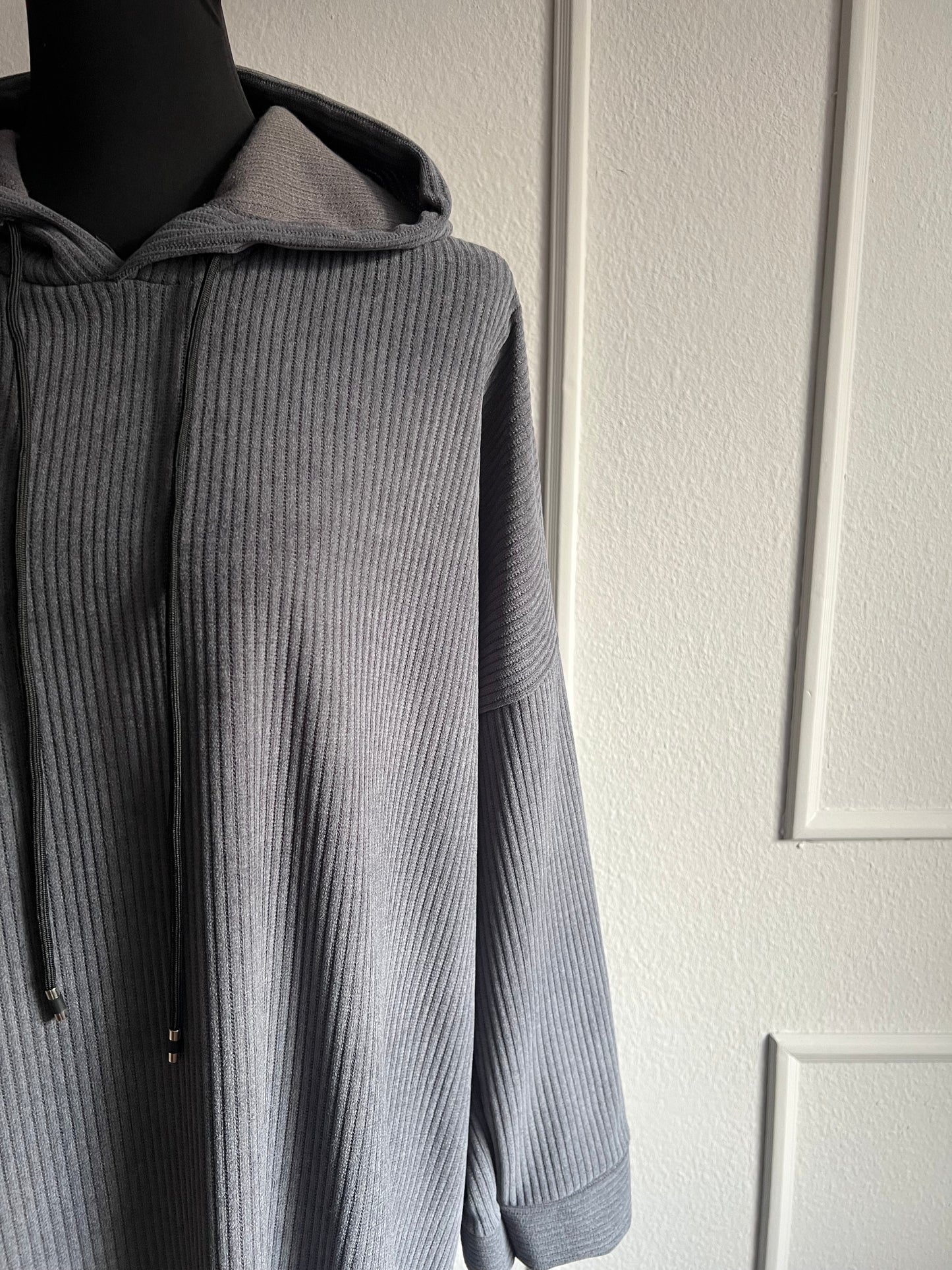 Pulloverkleid mit Kapuze