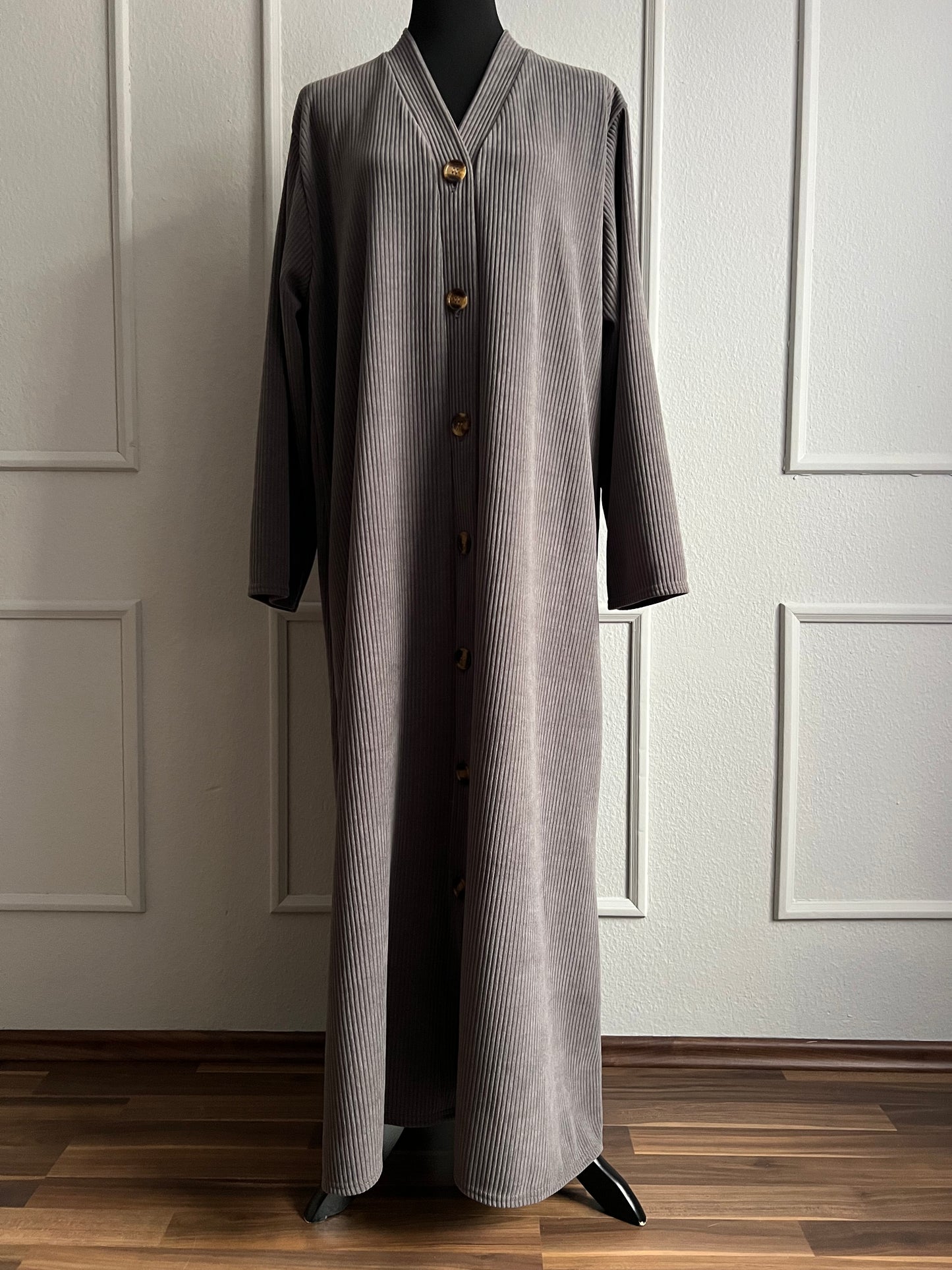 Cordkleid mit Knöpfen