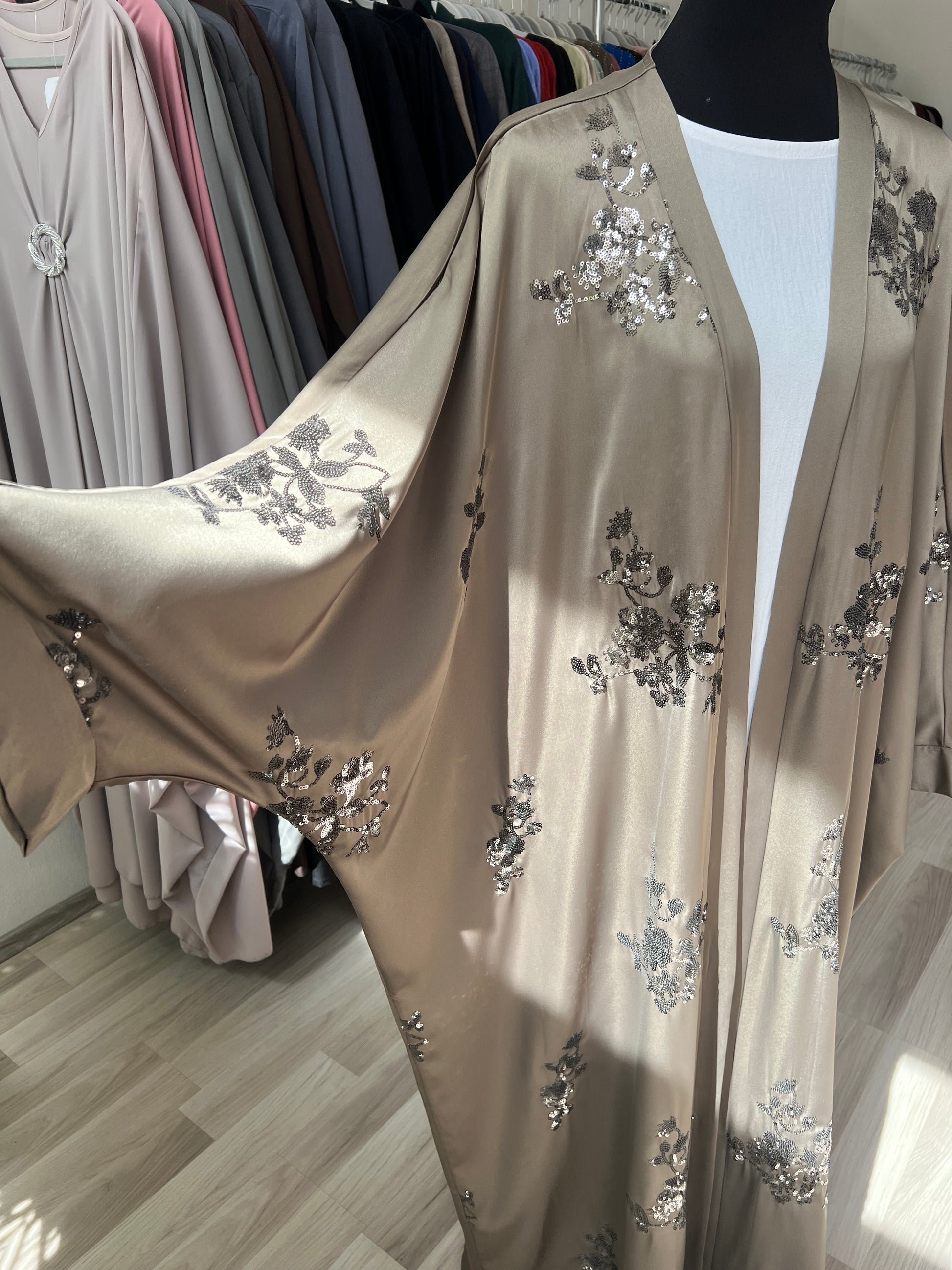 Oversized abaya in khaki mit glitzer pailletten