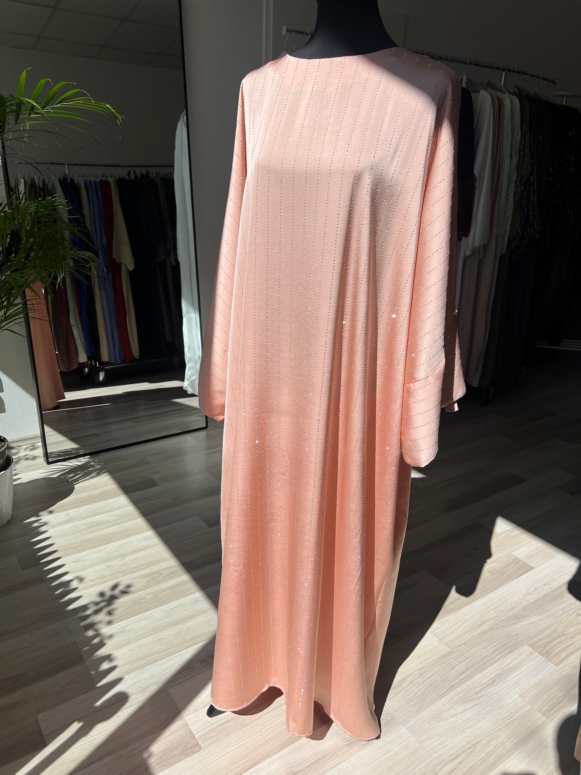 Abaya mit schimmer. Hijab outfit wien. Ramadan, abaya für nikah, festlich elegant