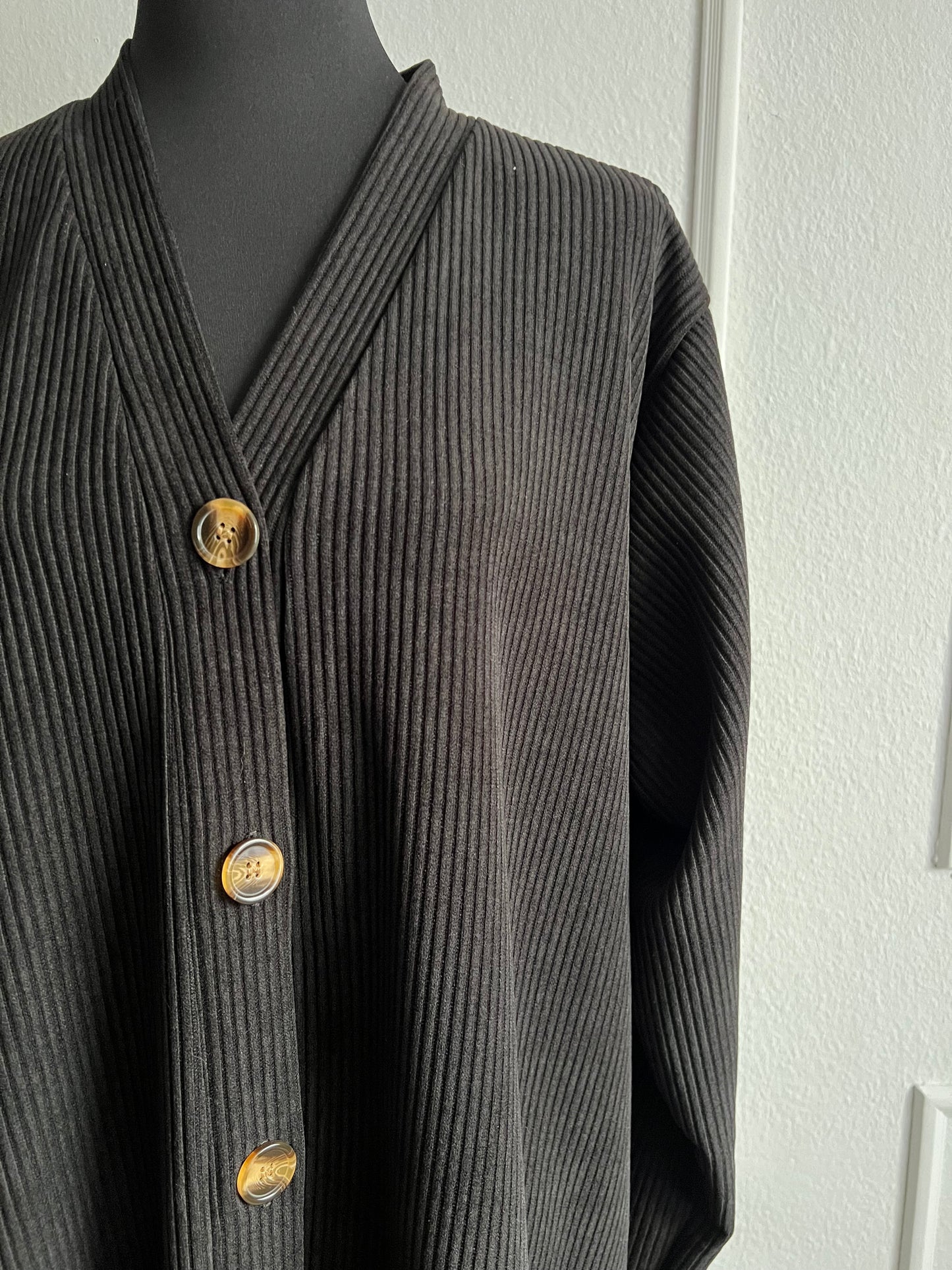 Cordkleid mit Knöpfen