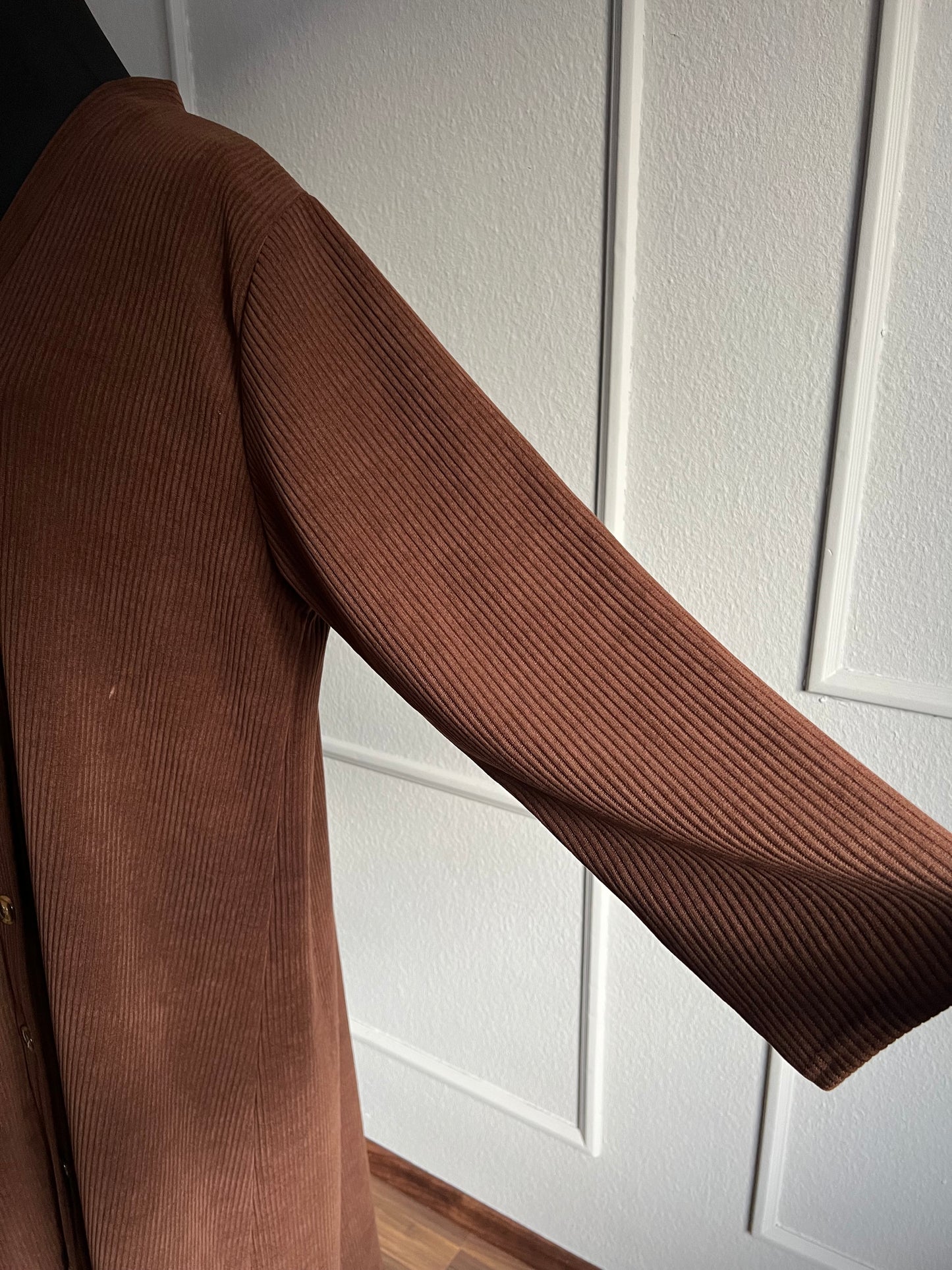 Cordkleid mit Knöpfen