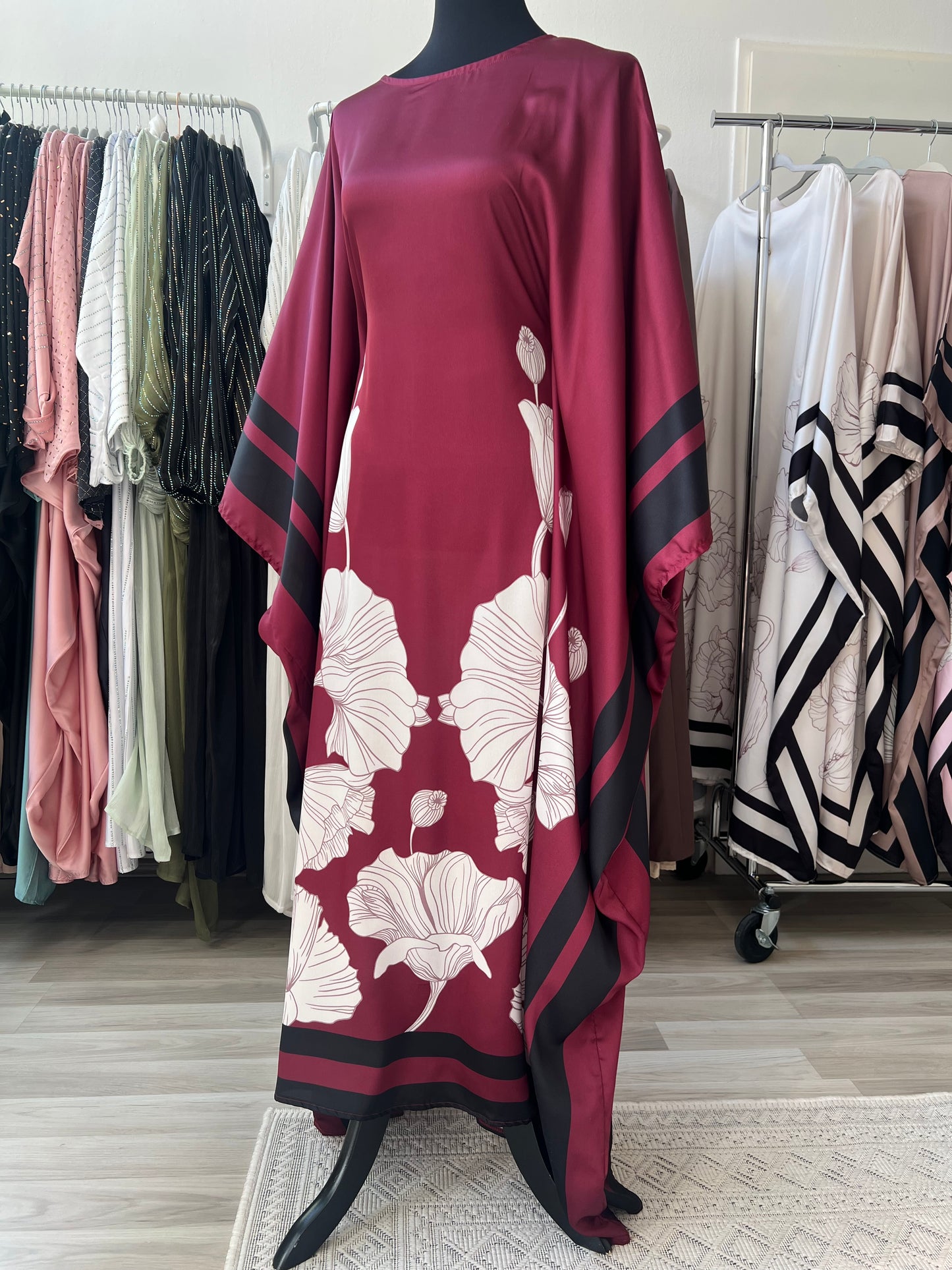 Bordeaux rotes kleid mit blumen sommerkleid