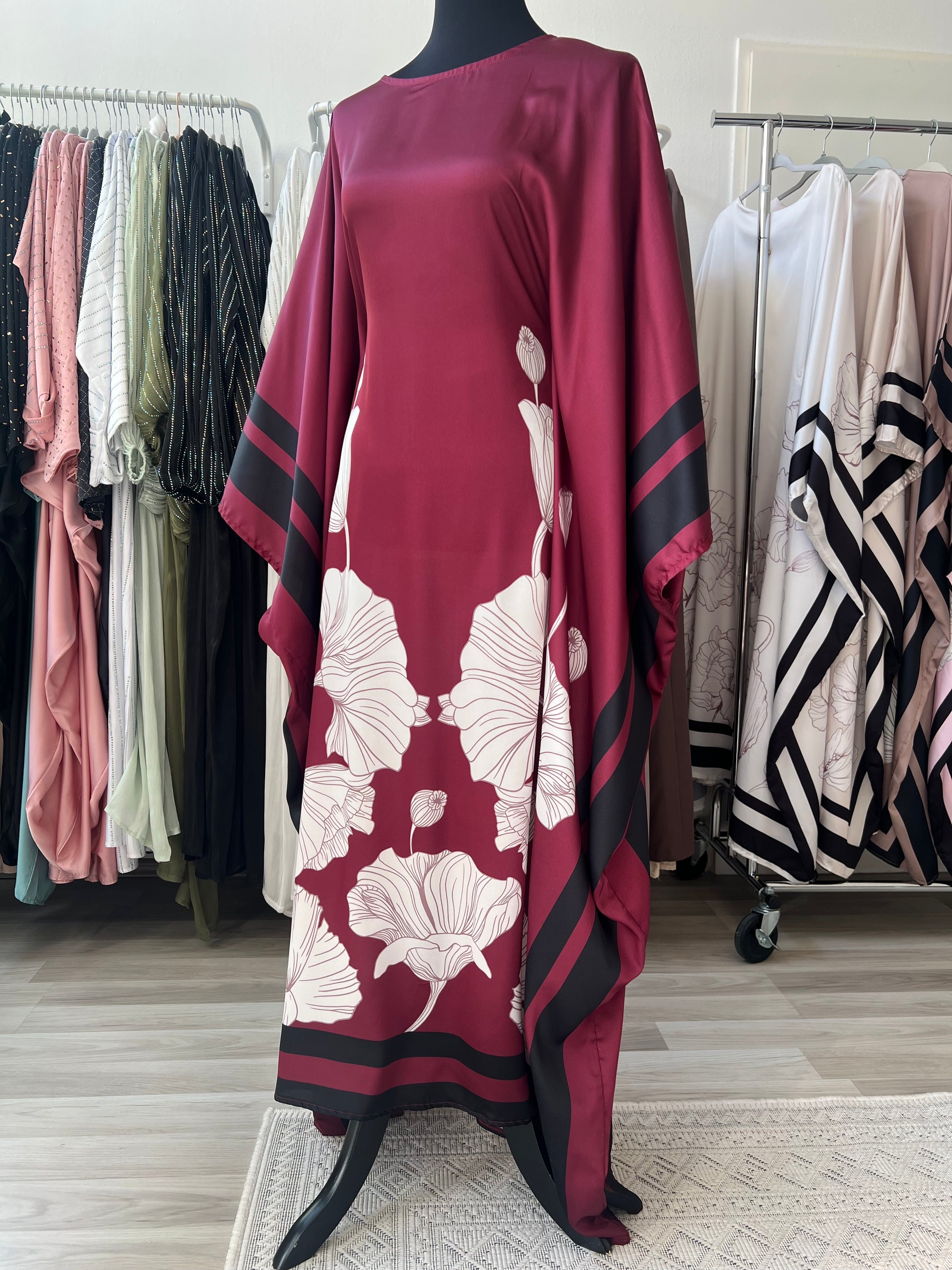 Bordeaux rotes kleid mit blumen sommerkleid