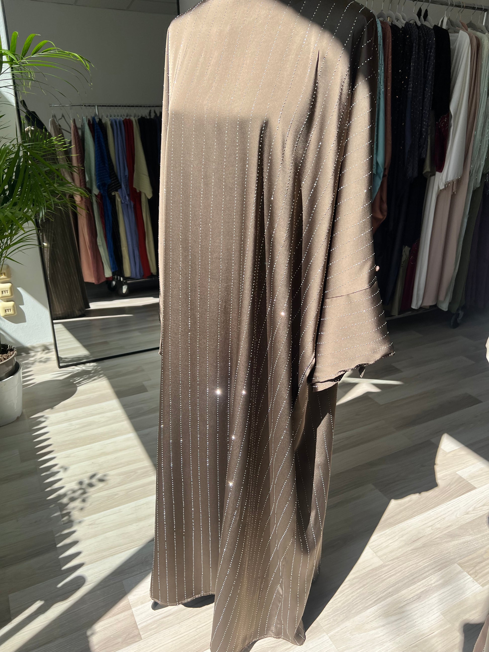 Champagner nude Sommerkleid. Maxikleid islamische Kleider Österreich