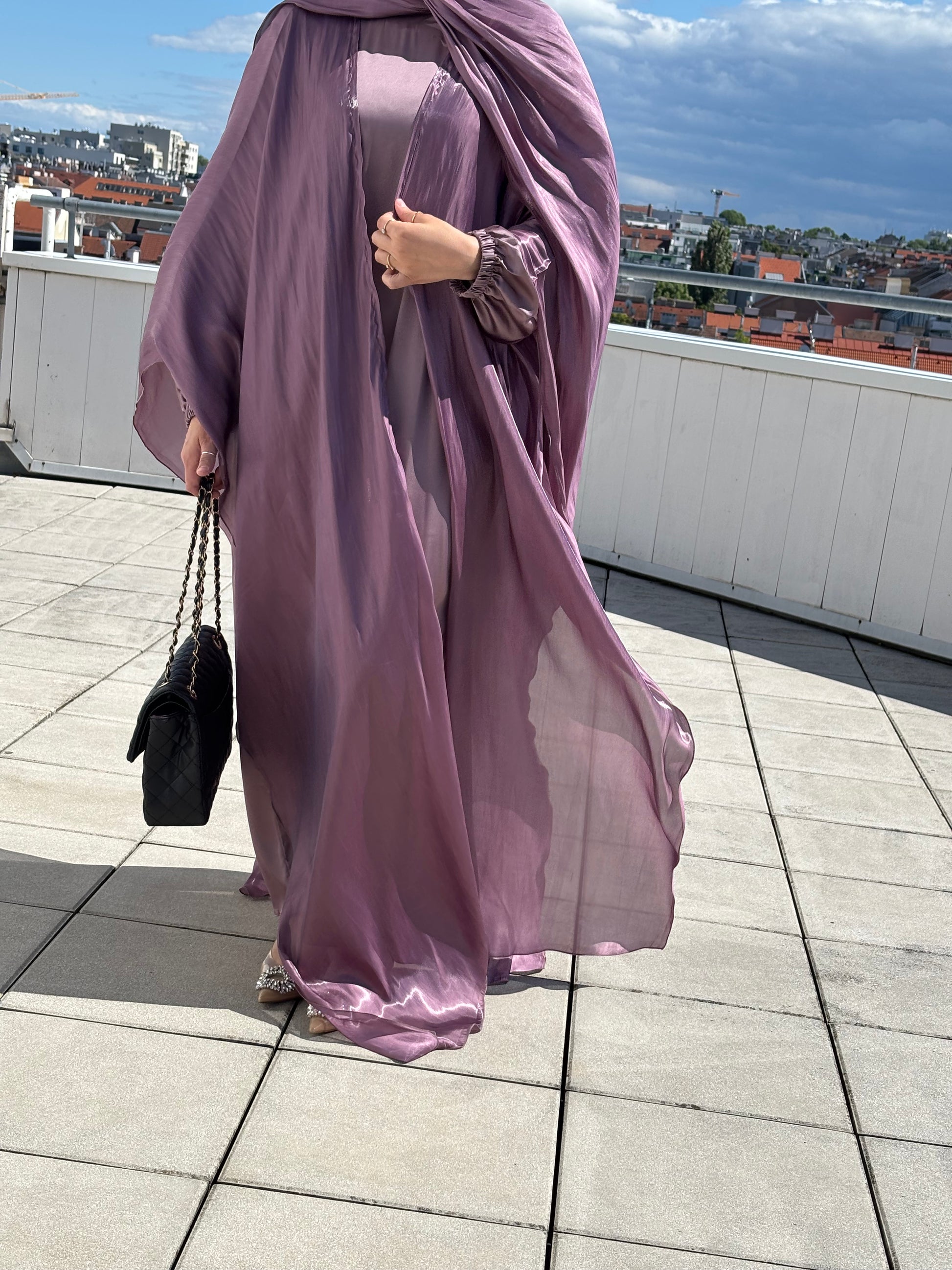 Abaya Sherin - rose amethyst, elegante Bewegung im Wind, Luminous Eid Collection