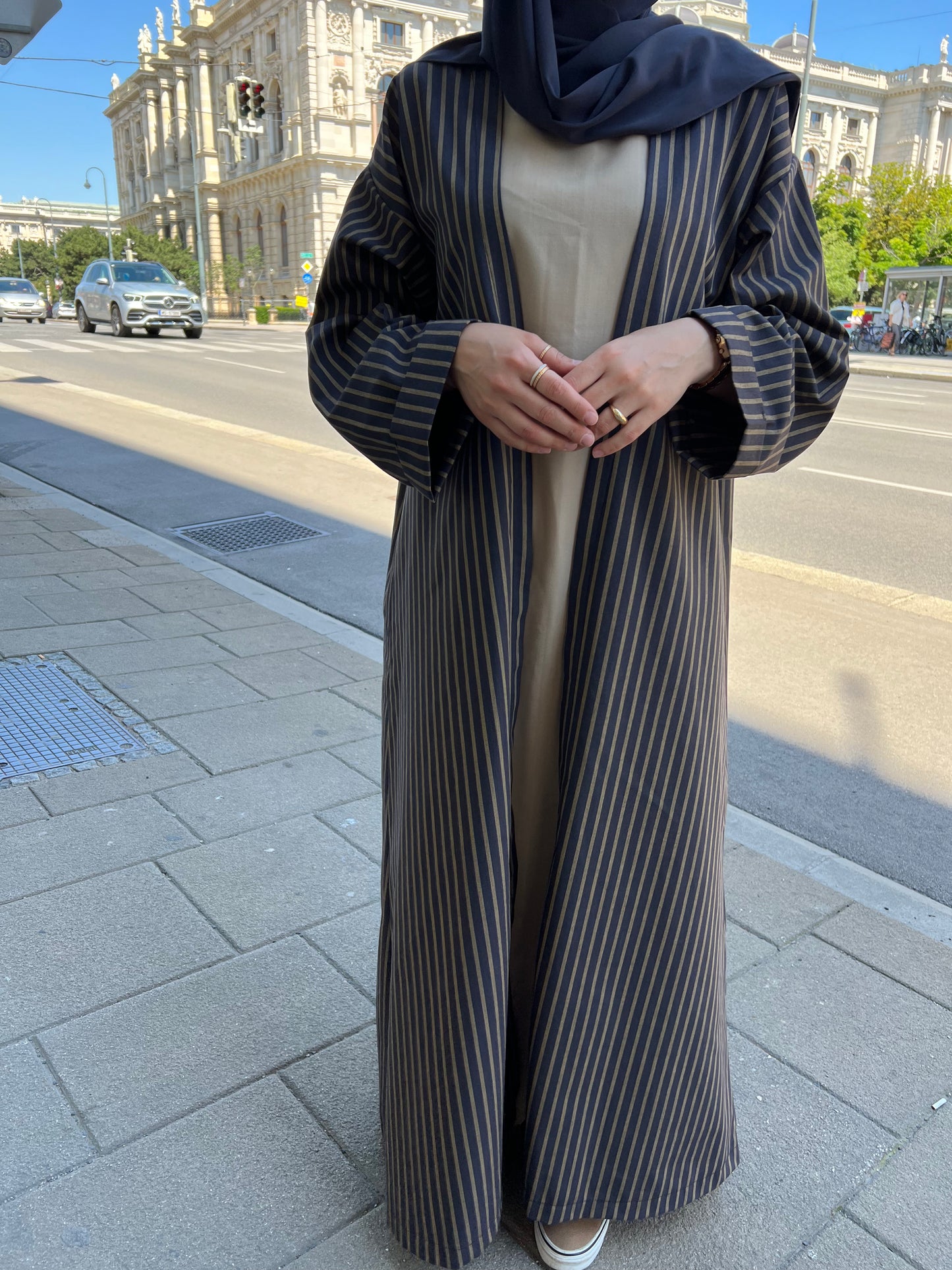 Abaya dunkelblau gestreift