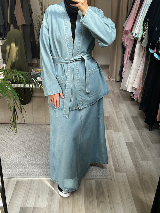 Jeans Zweiteiler in Blau – Jacke mit Bindegürtel & langer Jeansrock – Sheylin Vienna