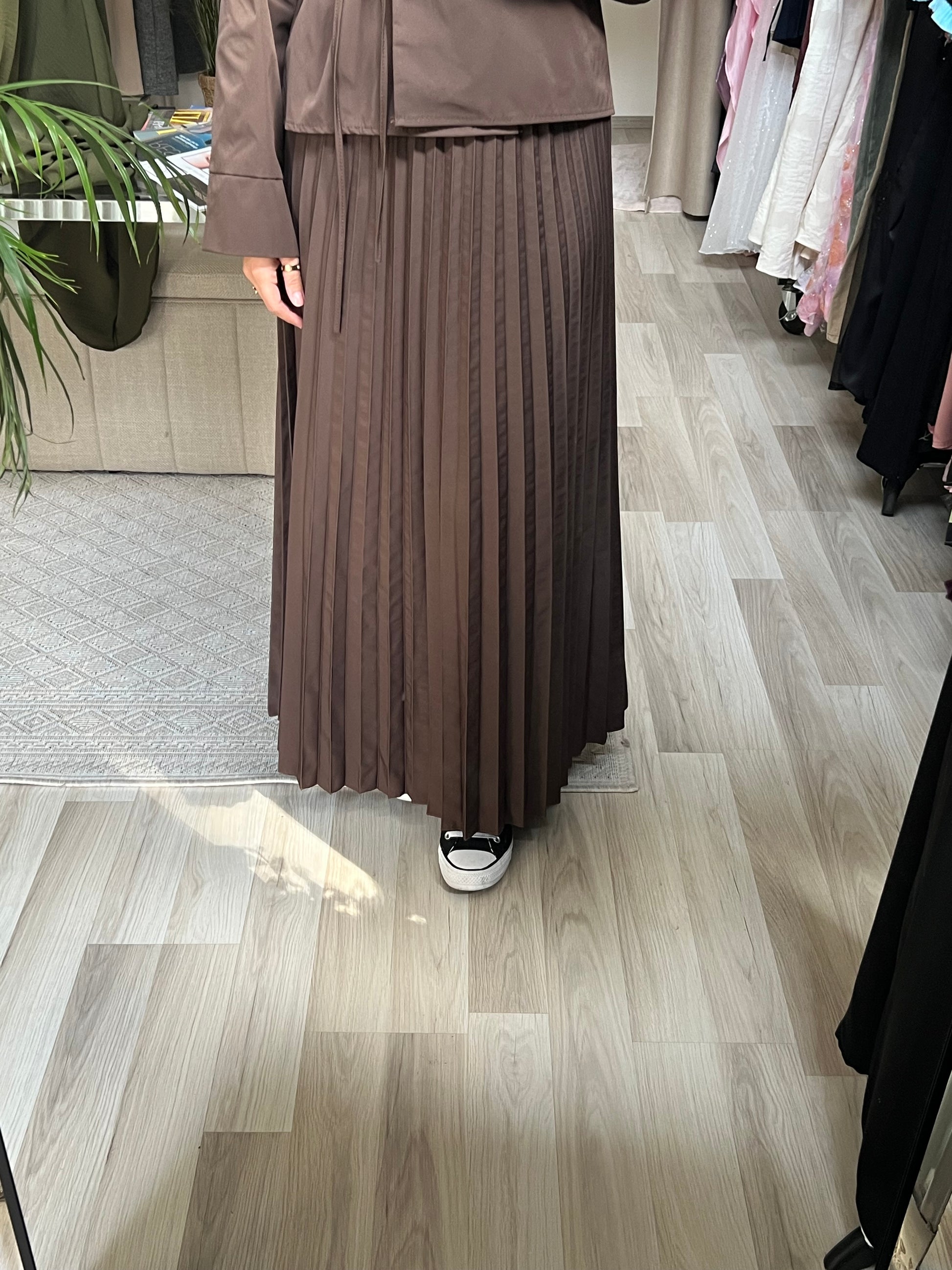 Schlichtes Abaya Set mit Plisseerock für Schule und Uni – Sheylin Vienna