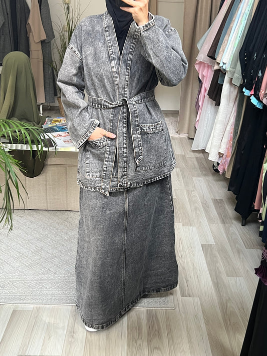 Jeans Zweiteiler in Grau – Jacke mit Bindegürtel & langer Jeansrock – Sheylin Vienna 